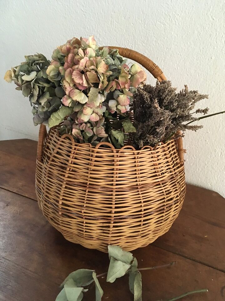 Wicker round basket.