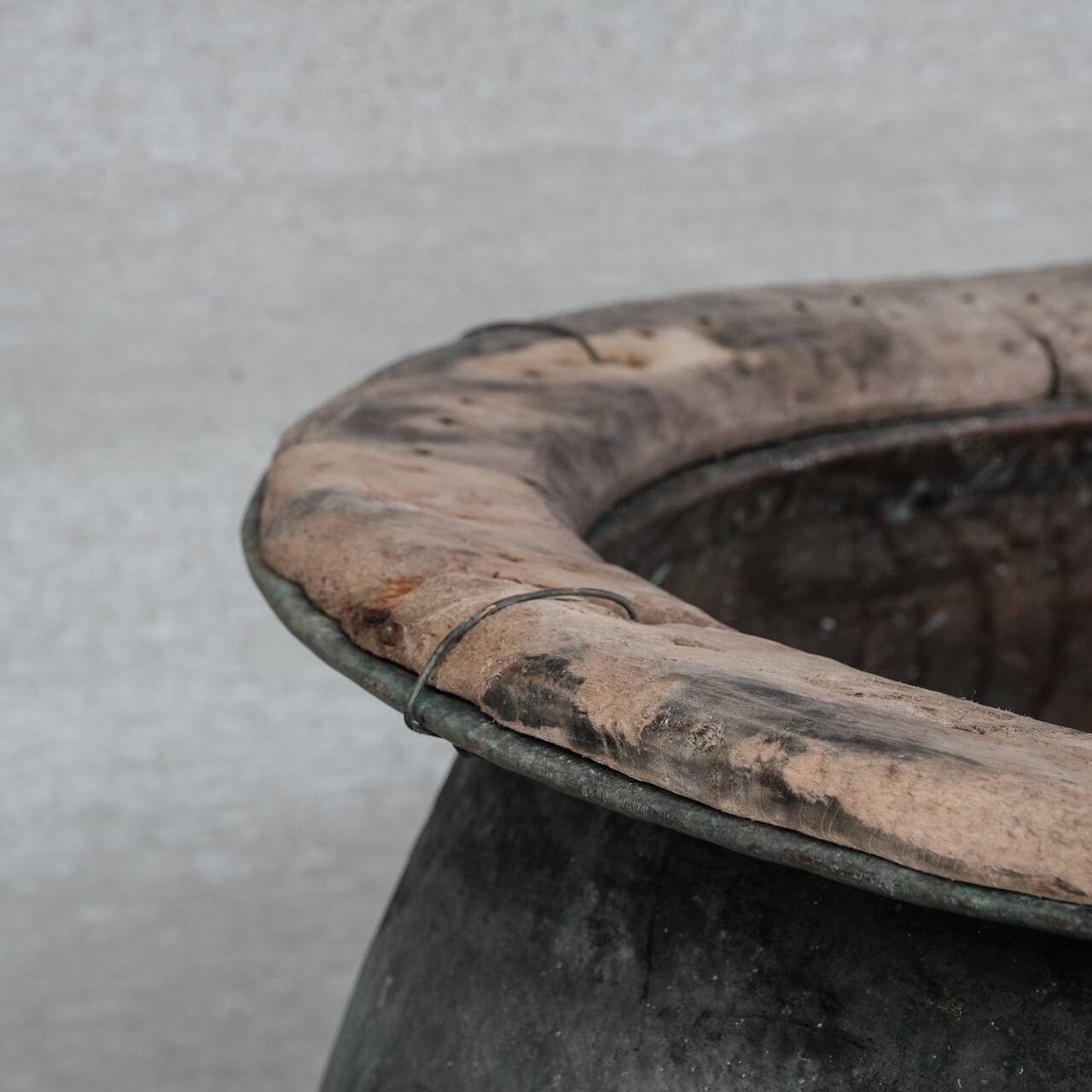 Pot, jardinière en cuivre antique, France