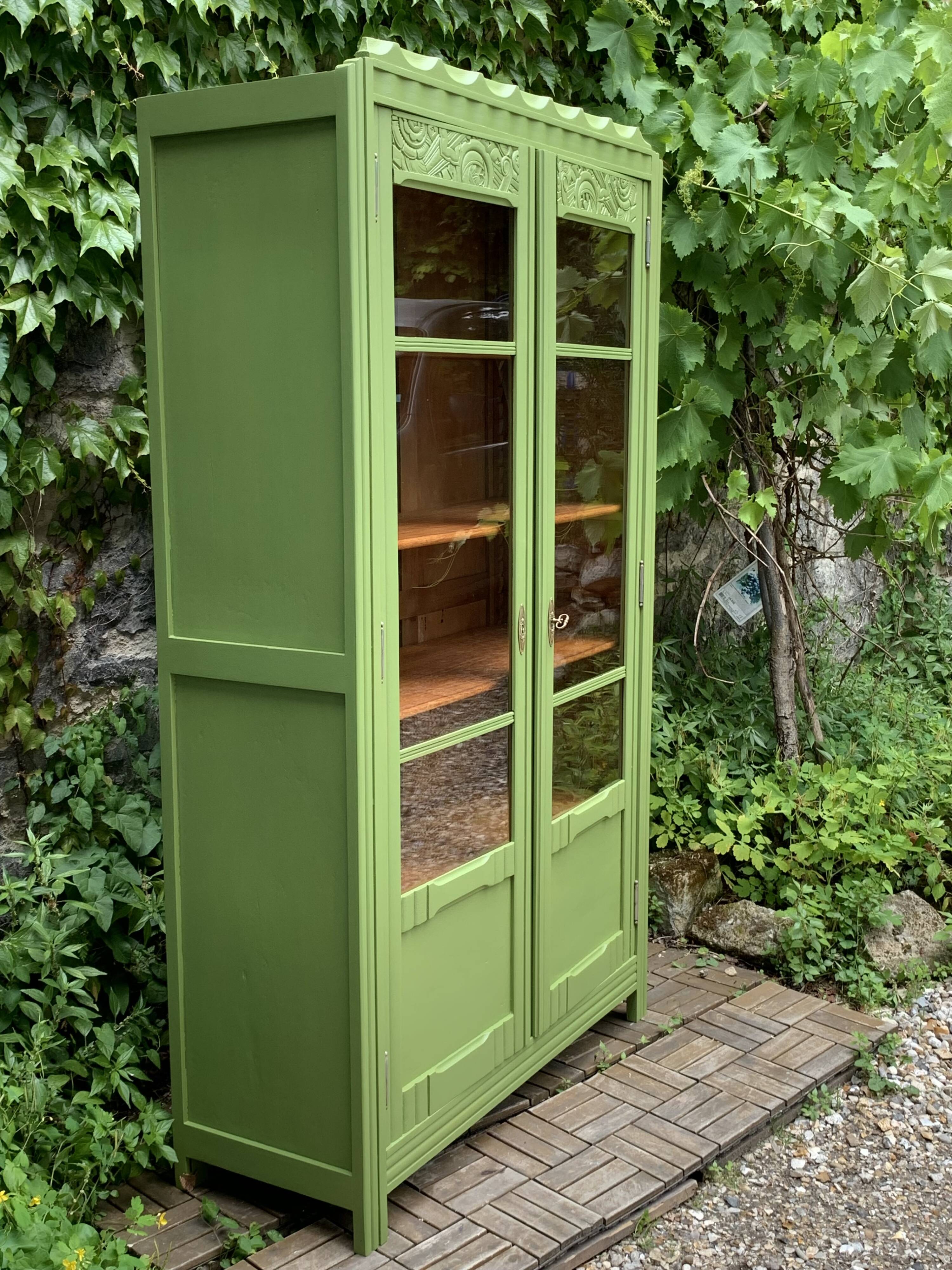Armoire parisienne vitrée art déco 1930 kaki