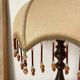 Lampe rétro bois tourné et perles 41 cm