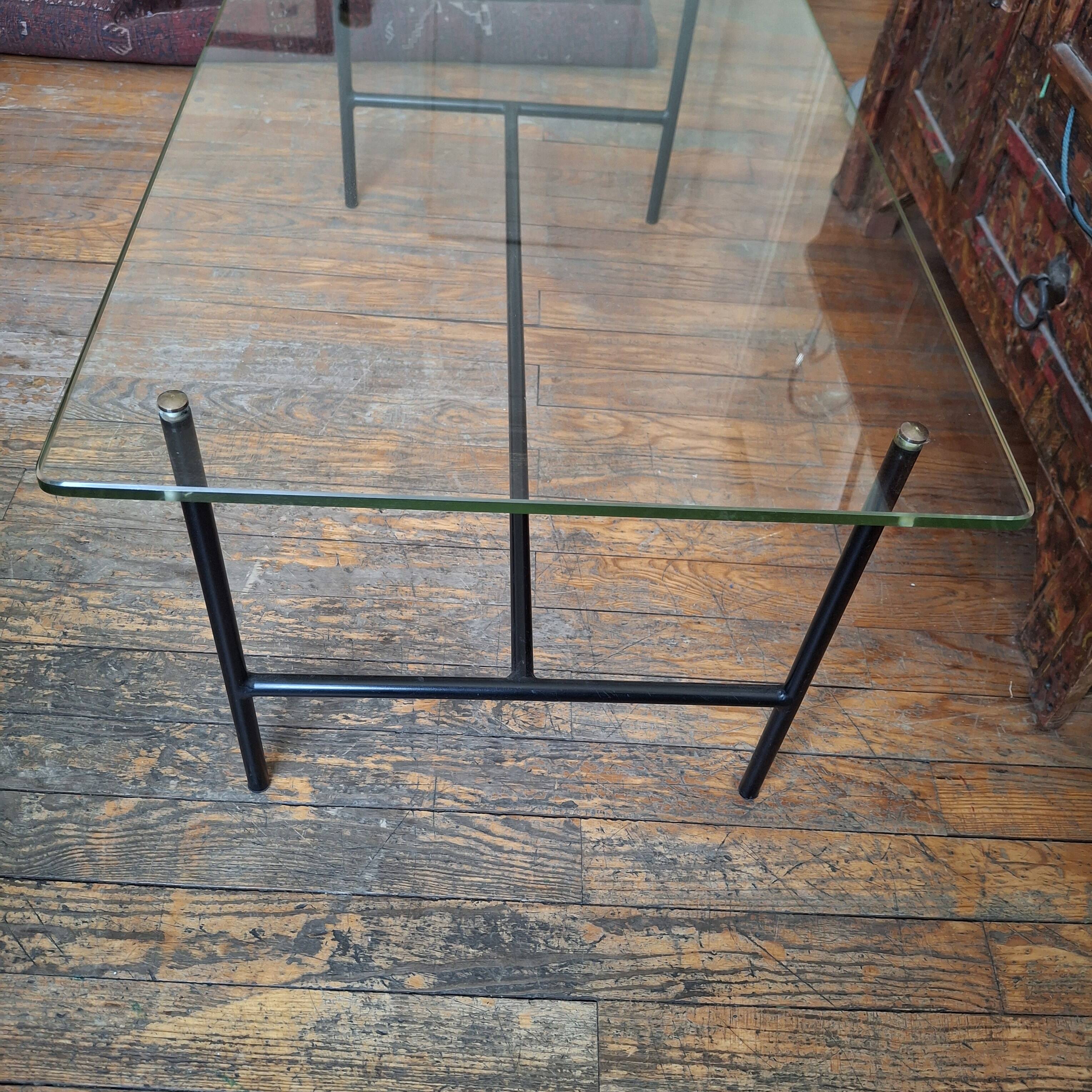 Table basse Pierre guariche.  1960