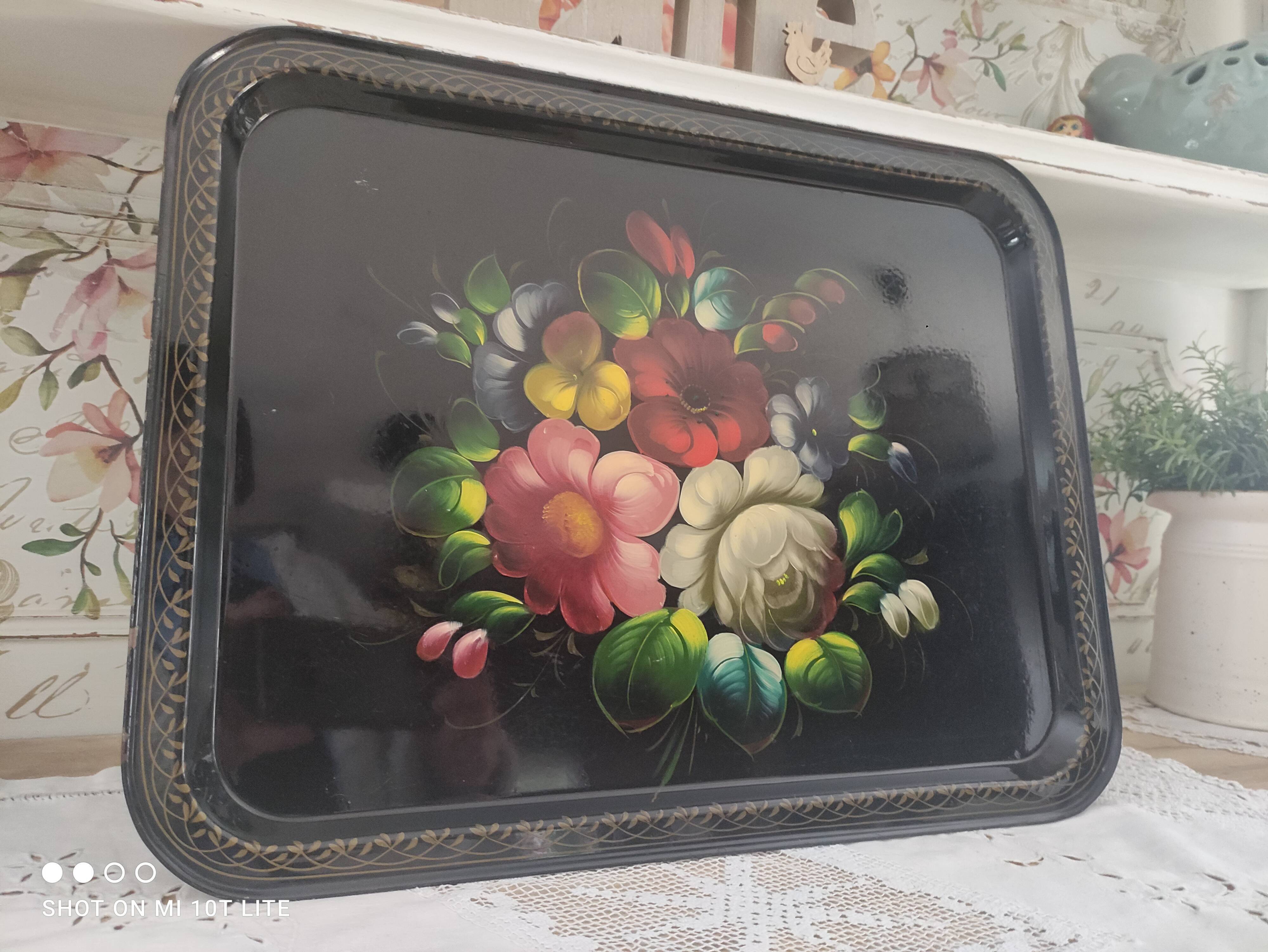 Plateau russe en tôle noire peinte à la main