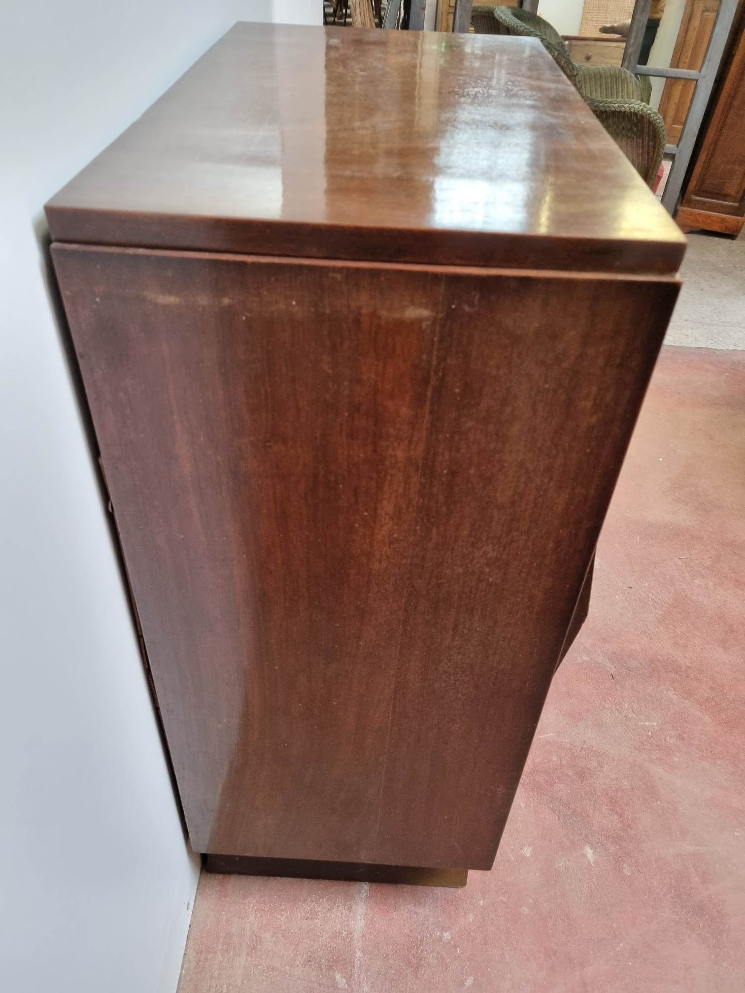 Radio cabinet from the 1940s