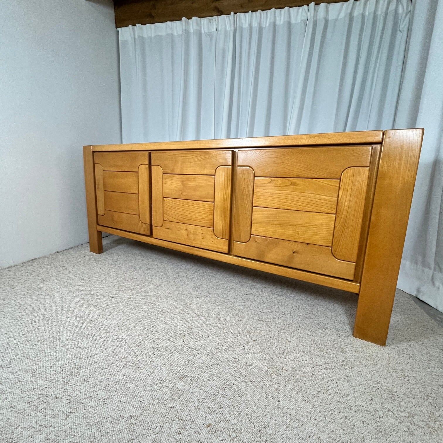 Large French sideboard in solid elm, 1970, attributed to Atelier Chauvin.