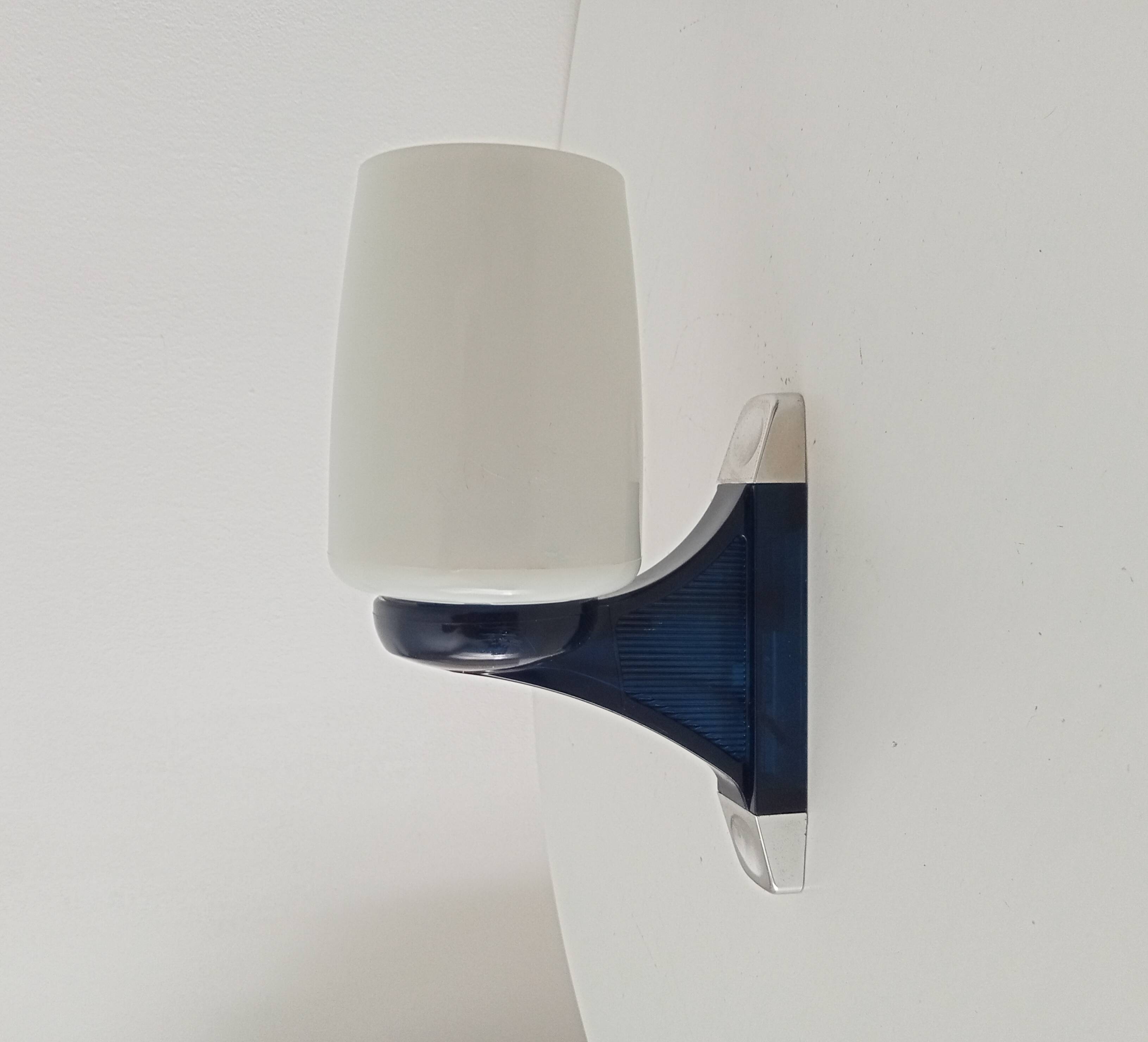 Grosfillex Space Age wall light from the 70s
