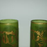 Paire de vases en verre décor gravé doré