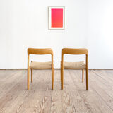 Paire de chaises de salle à manger modèle 75 par Niels O. Møller en chêne