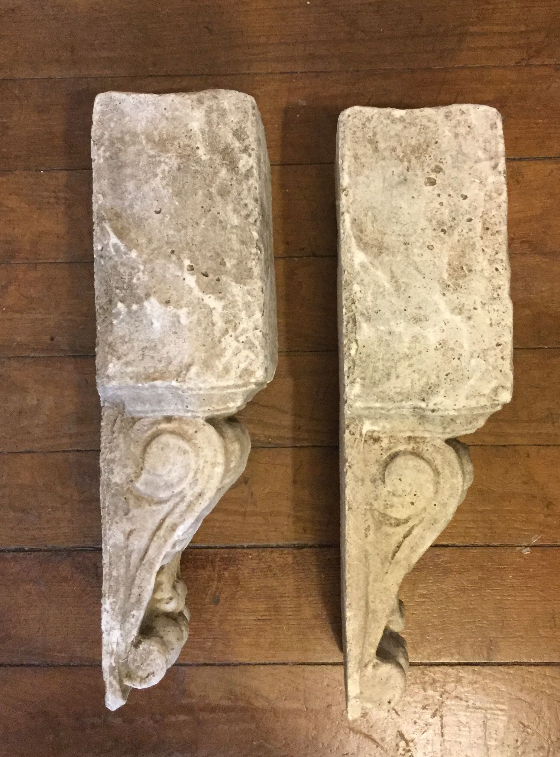 Stone wall lamp consoles