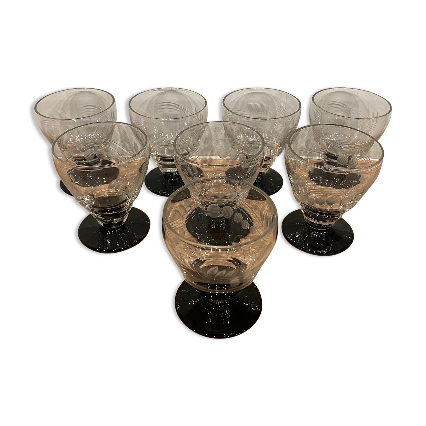 Set of 8 retro wine glasses in engraved glass