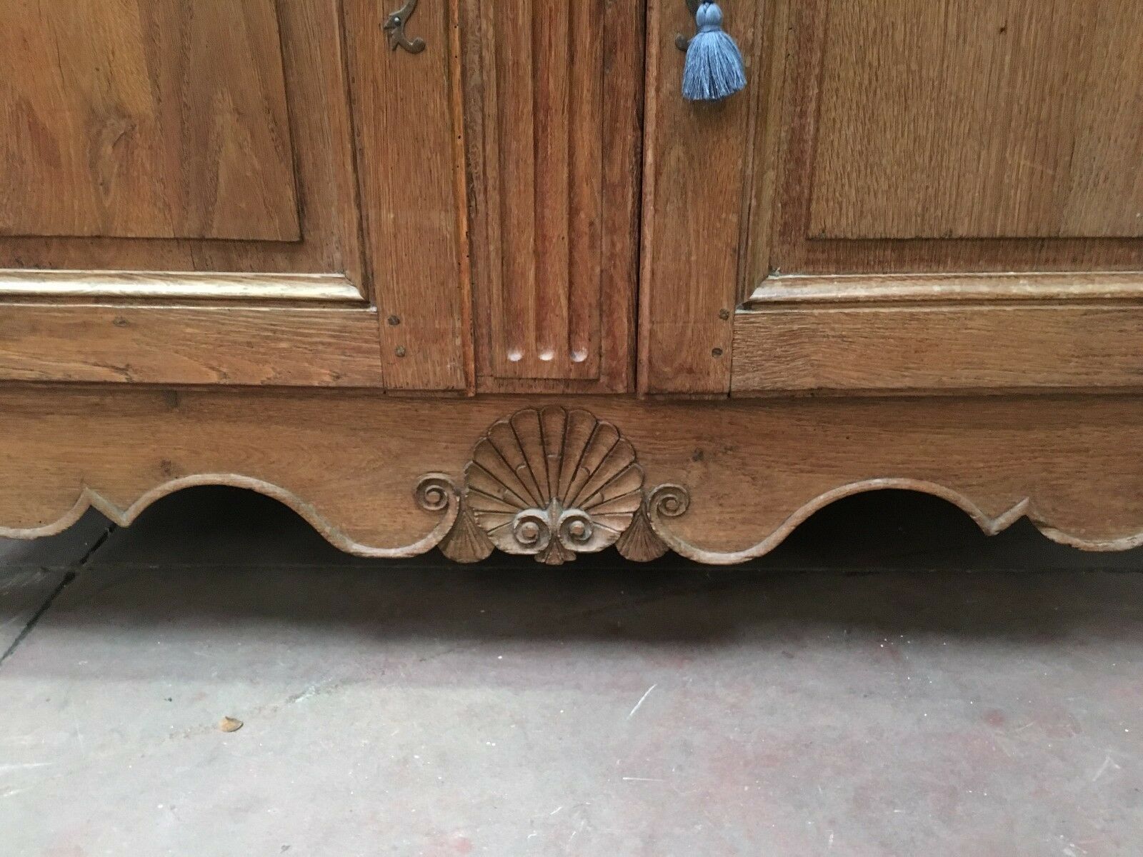 Buffet Louis XV in moulded oak 18th century