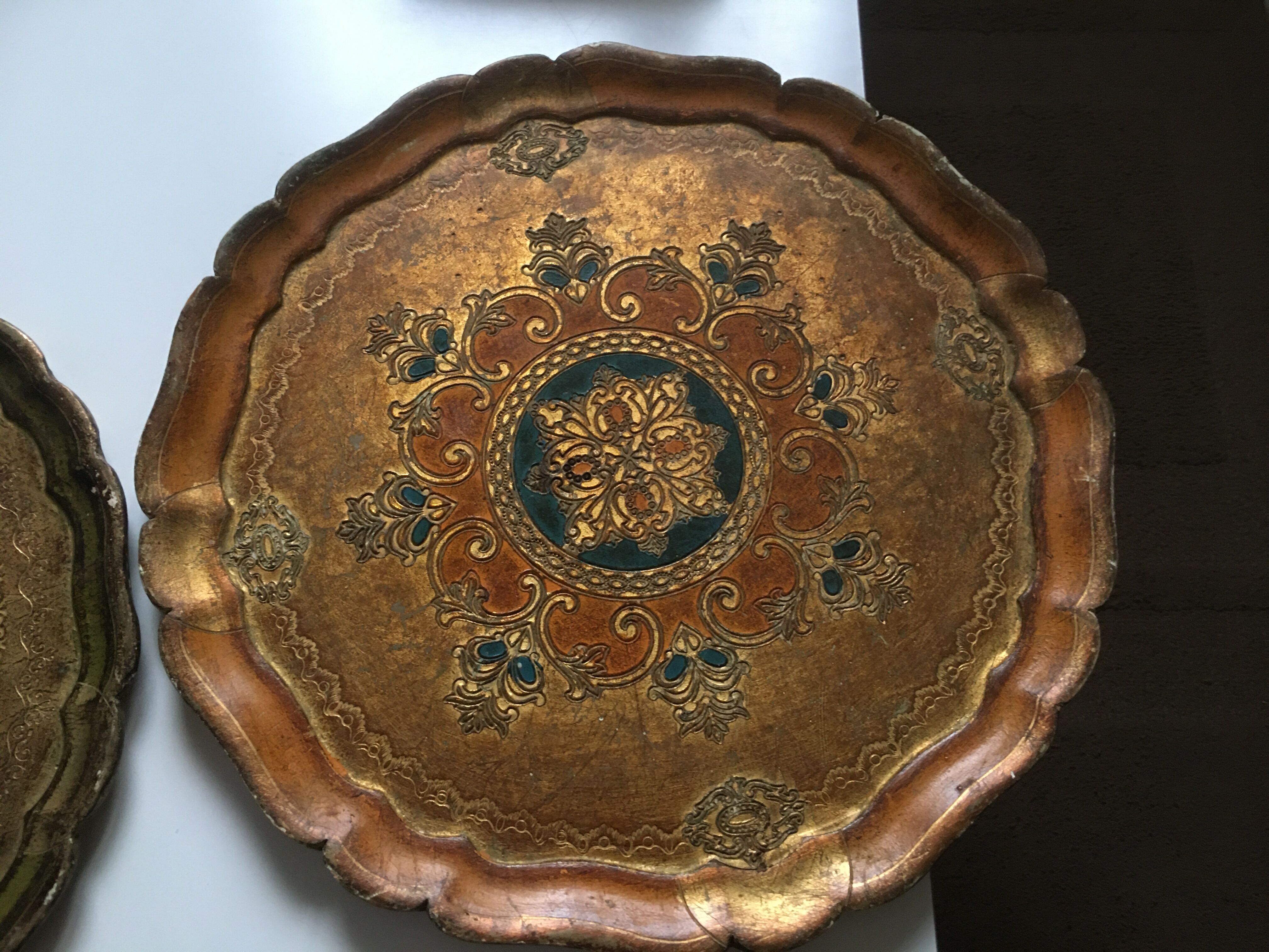 Lot de 4 plateaux florentins