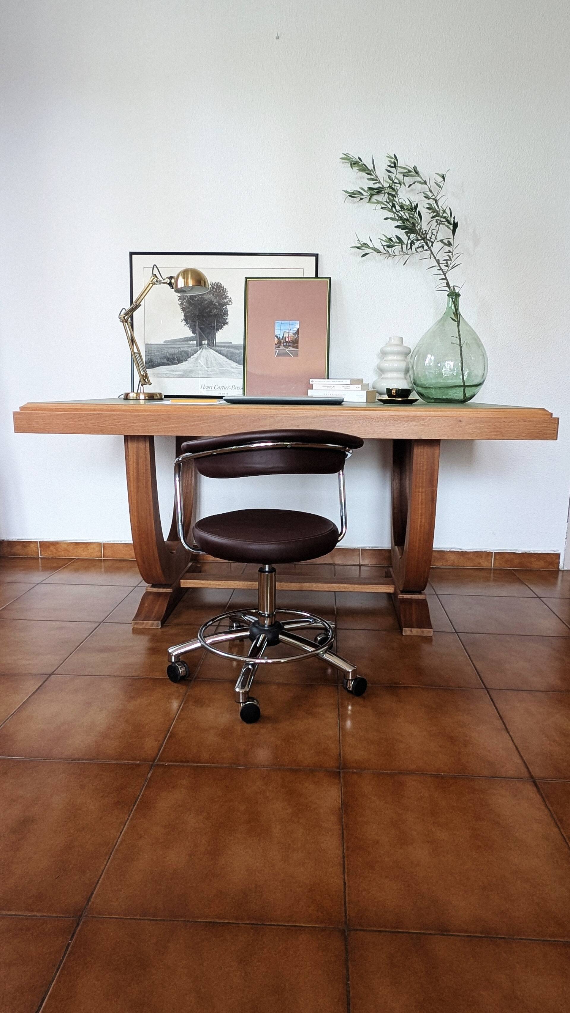 Bureau Art Déco revisité – plateau vert & pieds sculptés