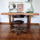 Bureau Art Déco revisité – plateau vert & pieds sculptés