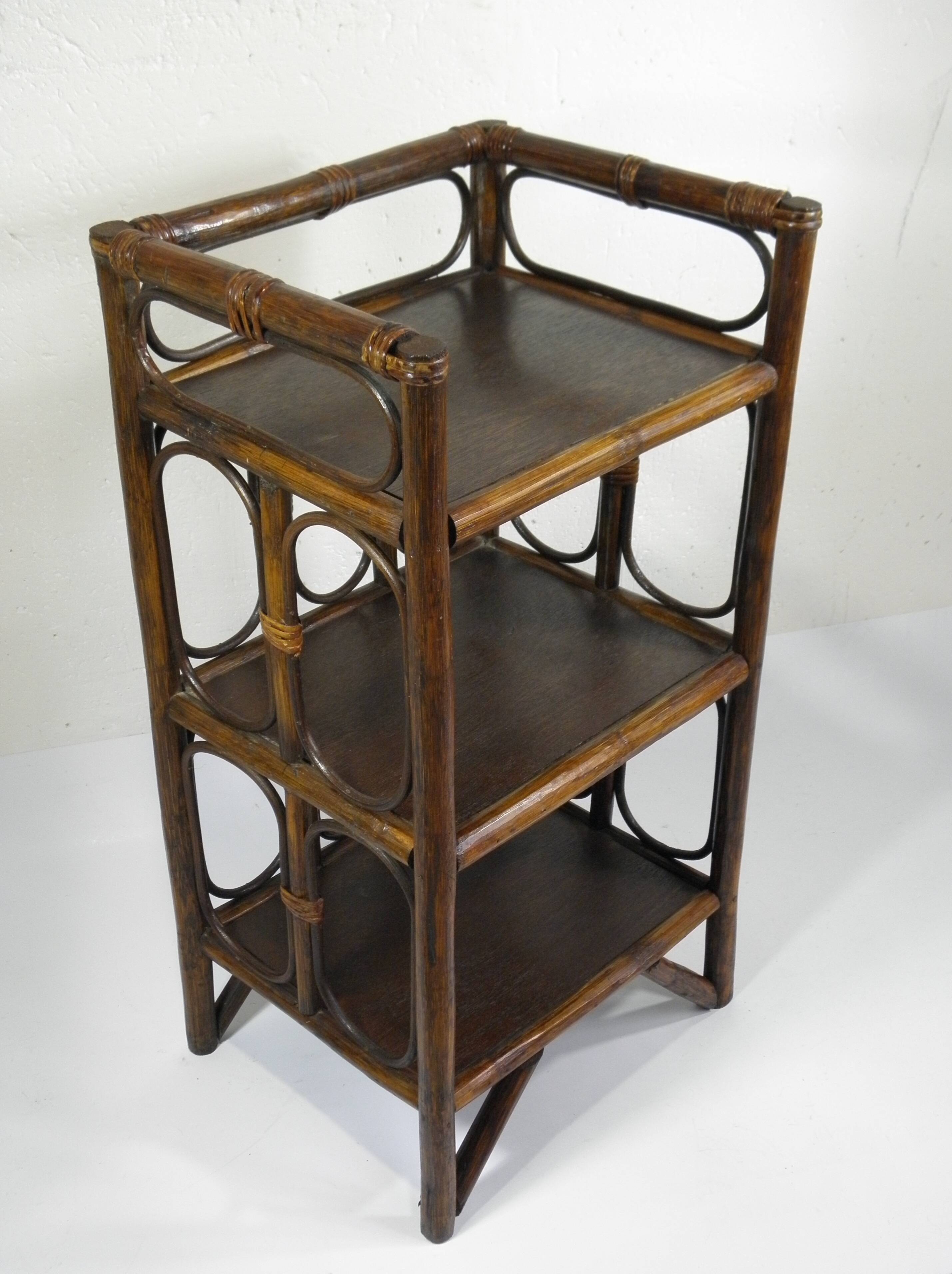 ETAGERE en ROTIN années 70