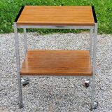 Desserte roulante design des années 70 en métal chromé et doubles plateaux placage formica bois