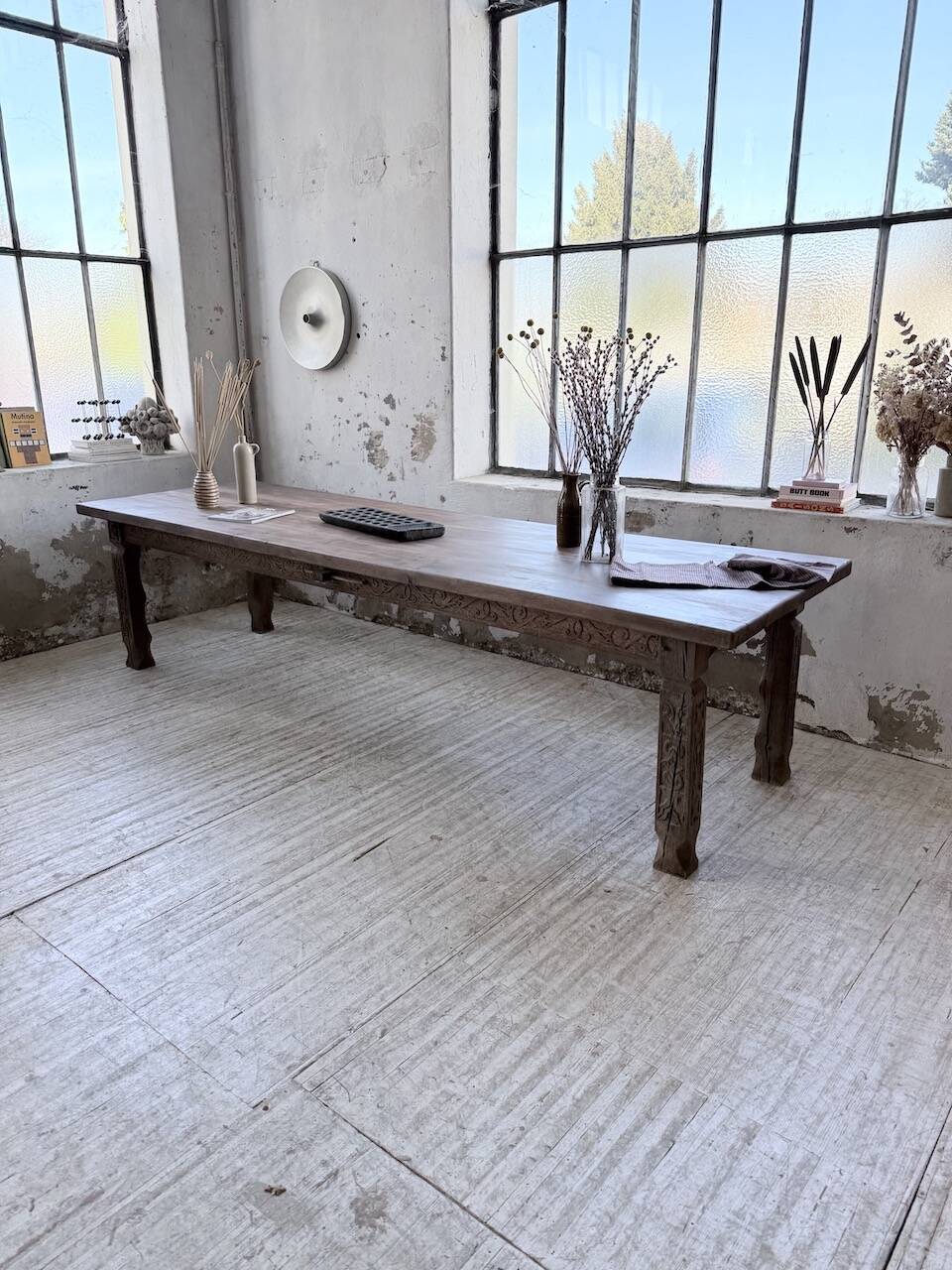 XL farmhouse table in solid oak, brutalist style, 20th century.