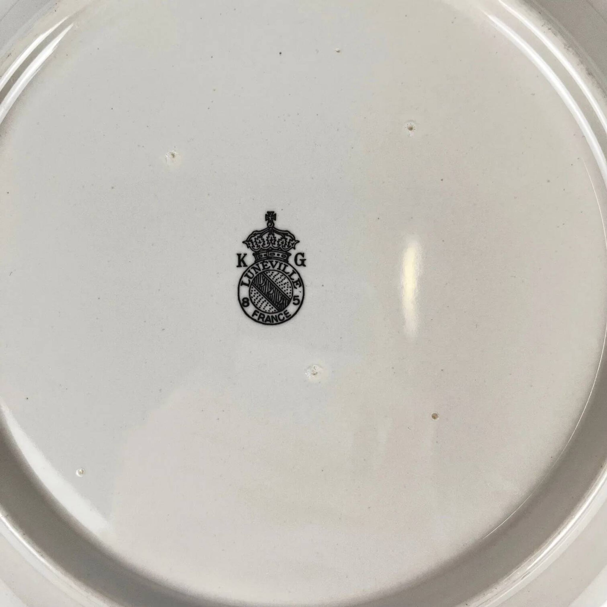 Bowl with rim model Réverbère by KG Lunéville, rose pattern.