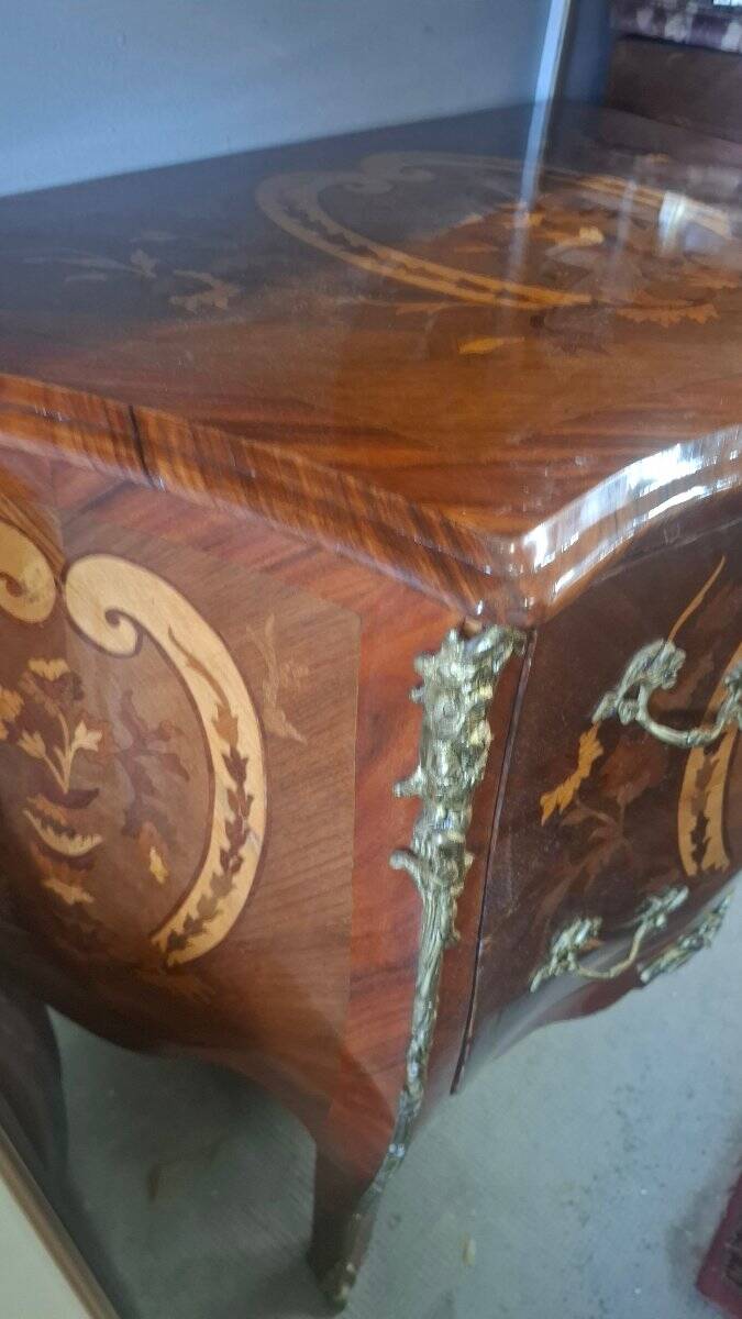 Commode de style louix xv en marqueterie