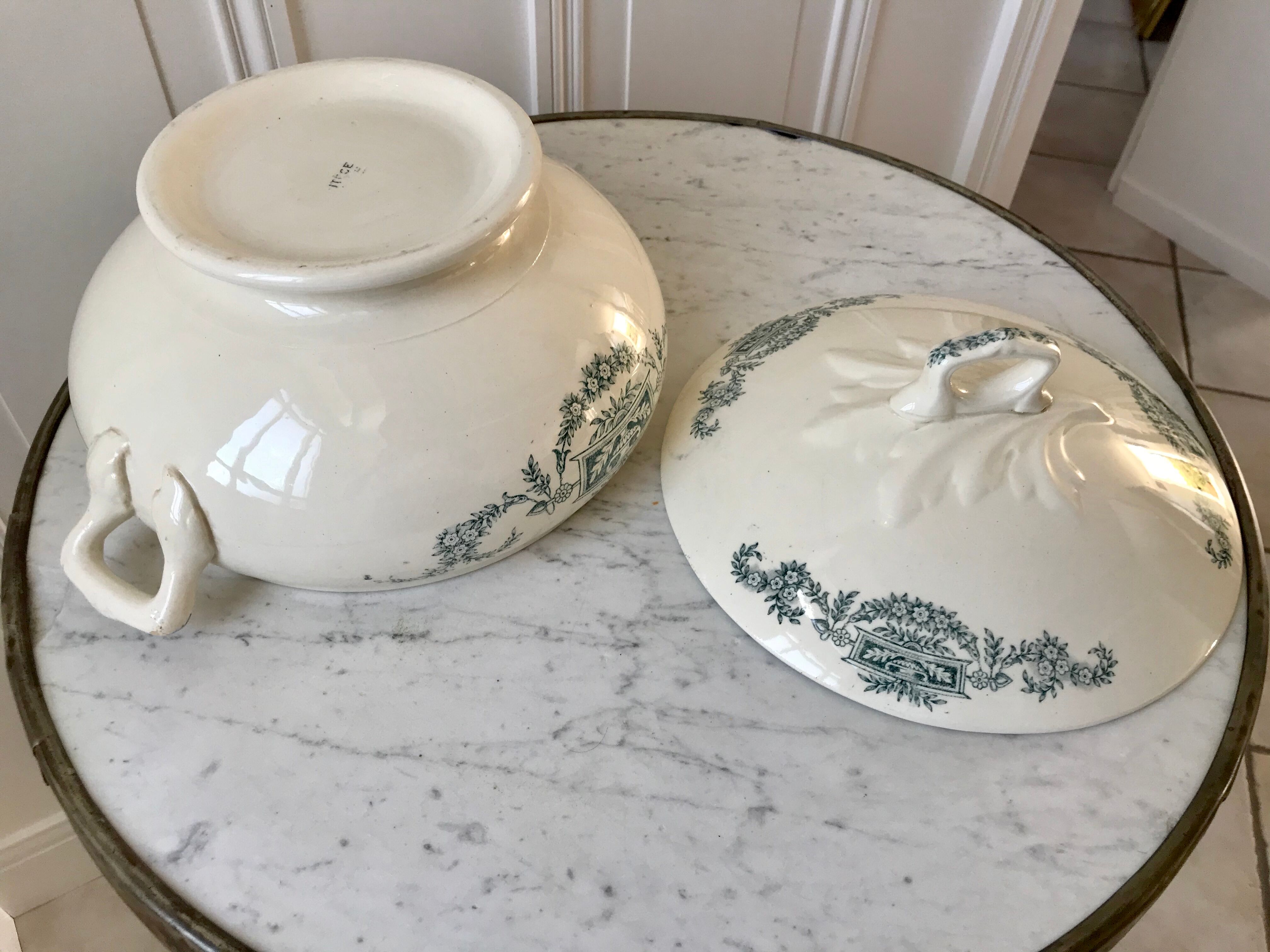 Soup pot Terre de Fer Longchamp model "Lutèce" late nineteenth