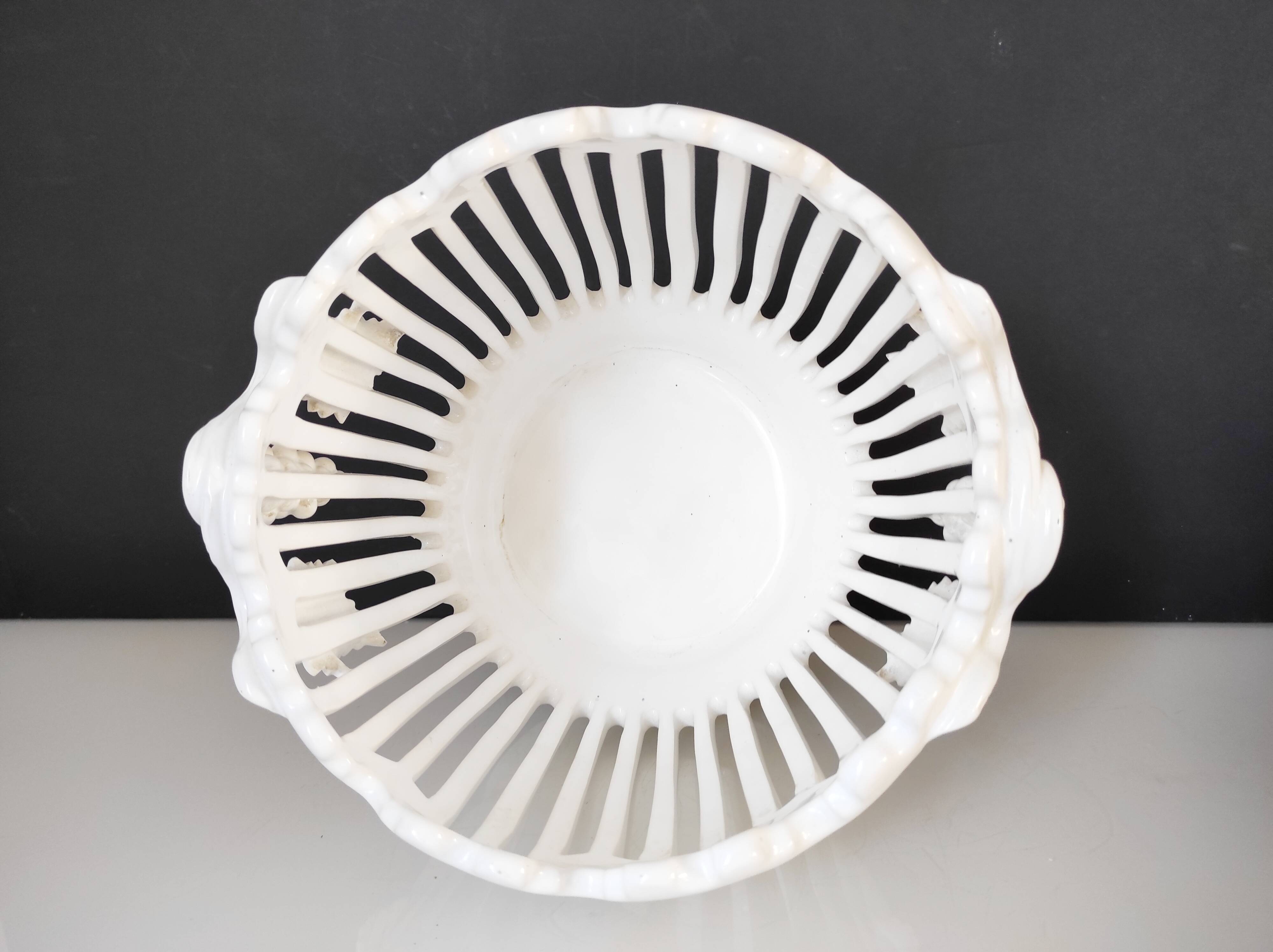 Openwork earthenware fruit bowl with grape decoration