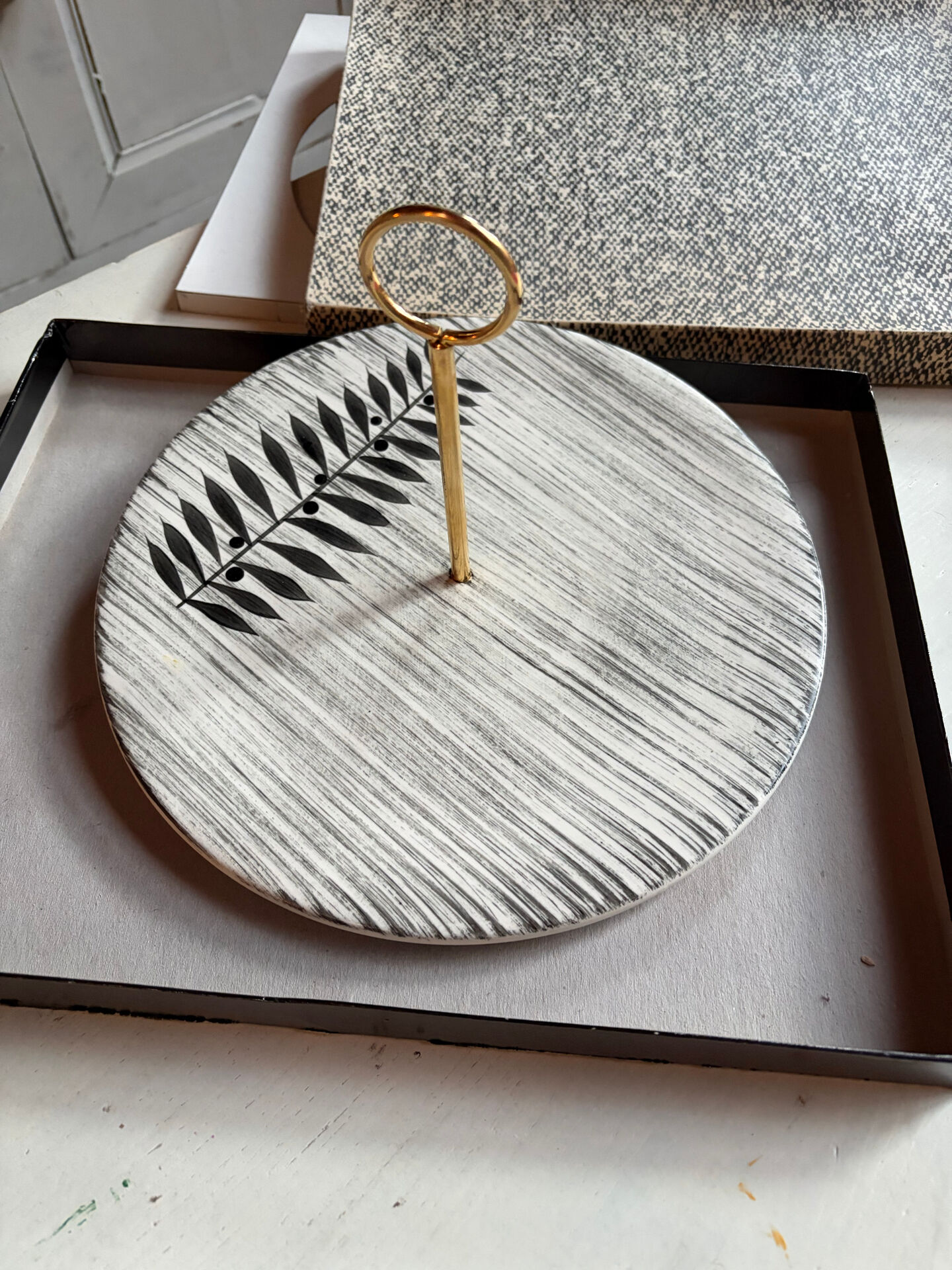 1 Cheese board and its knife