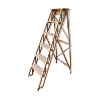 Escabeau de peintre ancien en bois