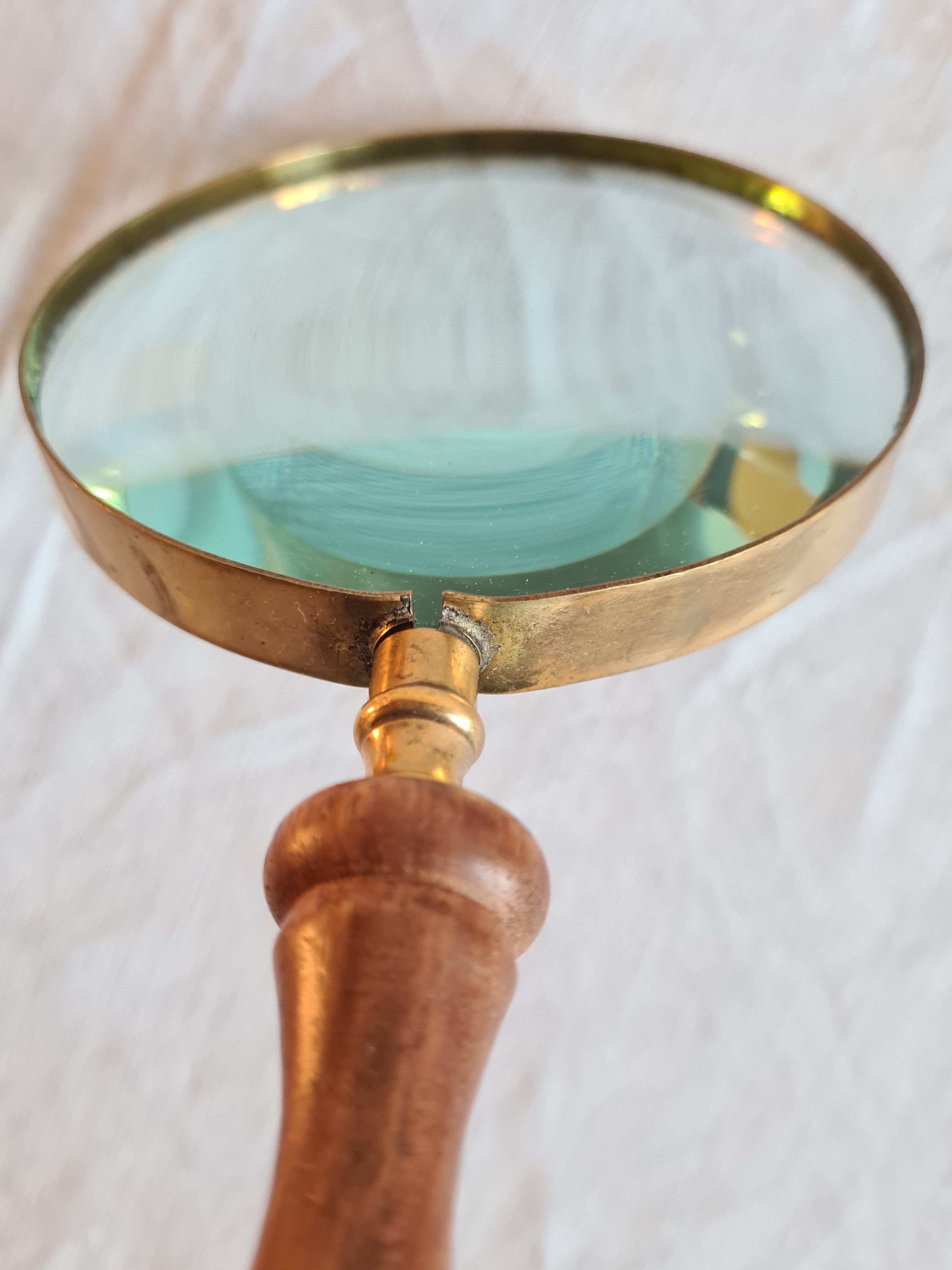 Loupé old wood and brass