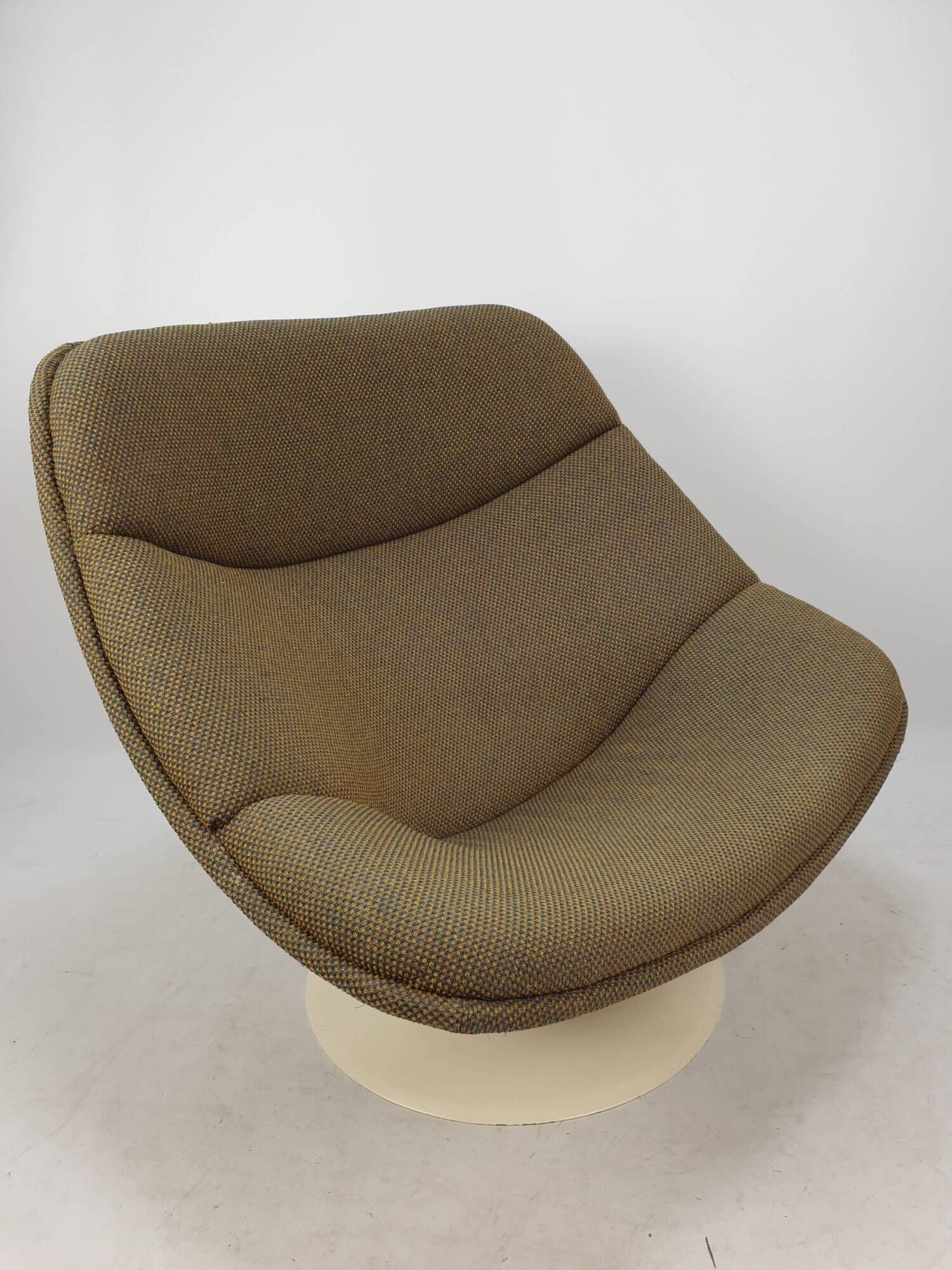F557 Oyster lounge chair by Pierre Paulin for Artifort, 1960