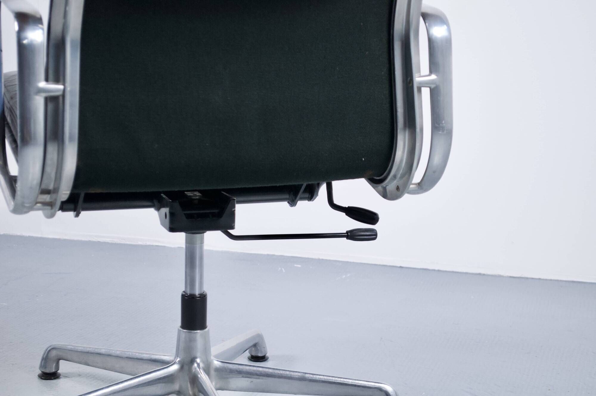 SOFT PAD CHAIR EA 217 EAMES BLACK LEATHER HERMAN MILLER PUBLISHED BY ICF 1970s