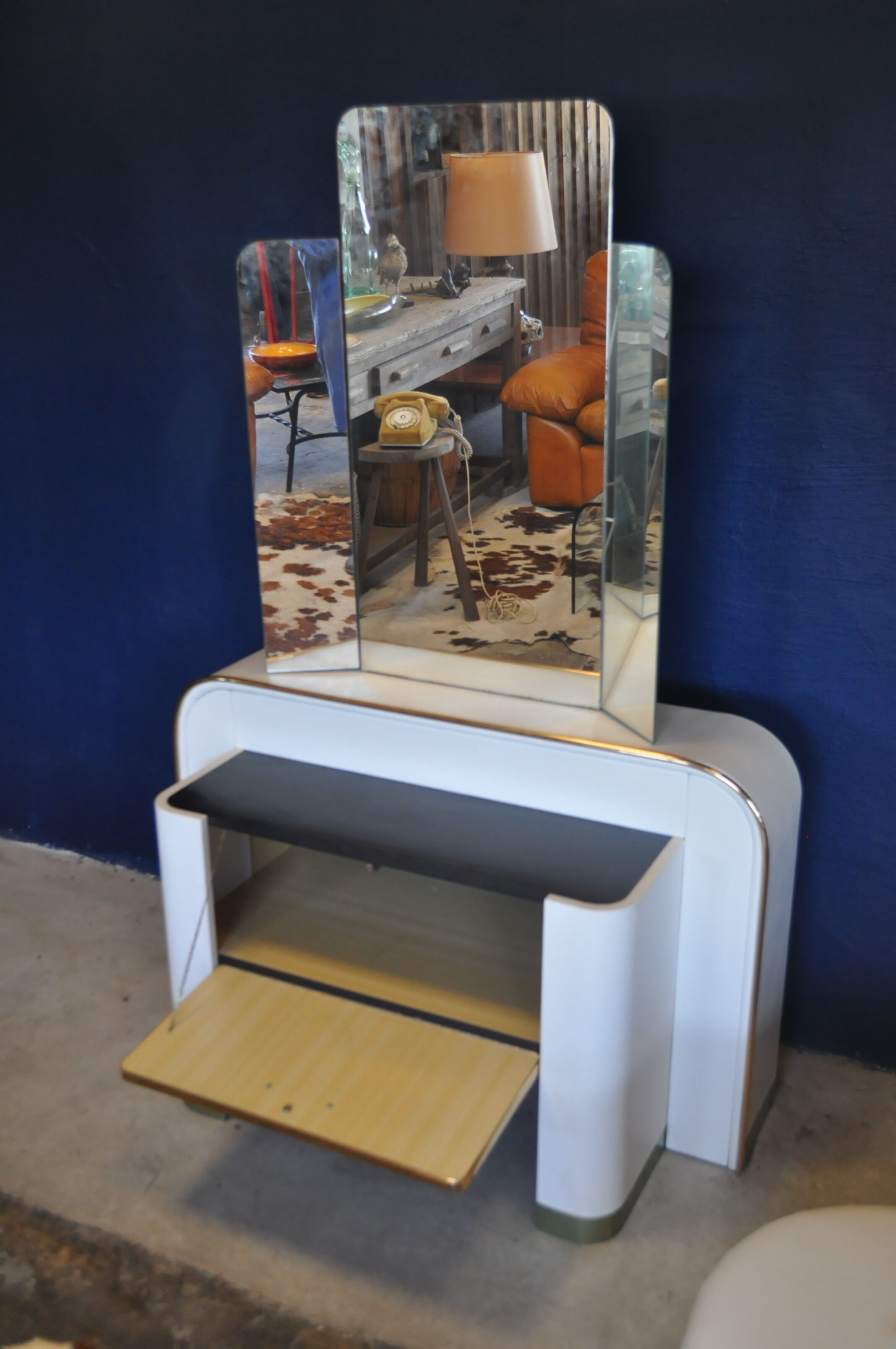 Dressing table space age 60's