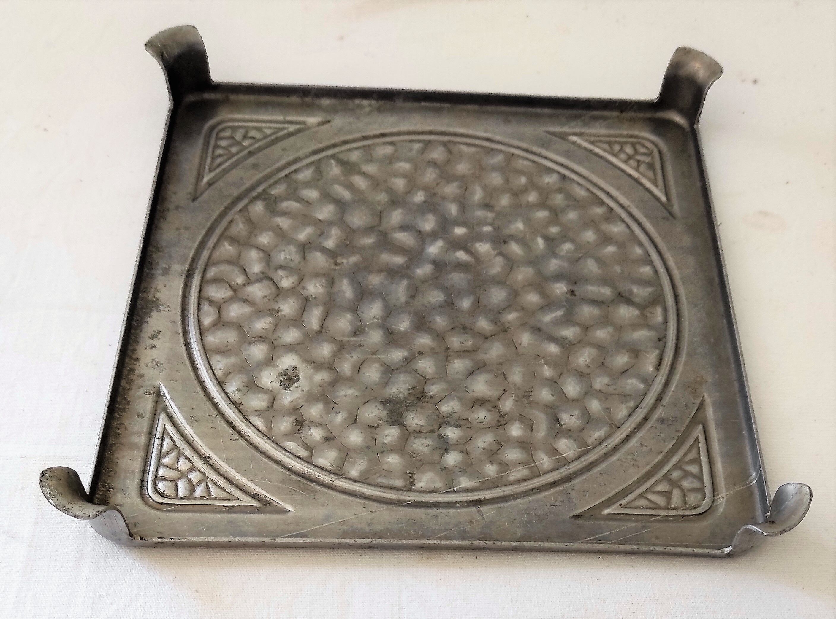 Aluminium dishes 1900/1930