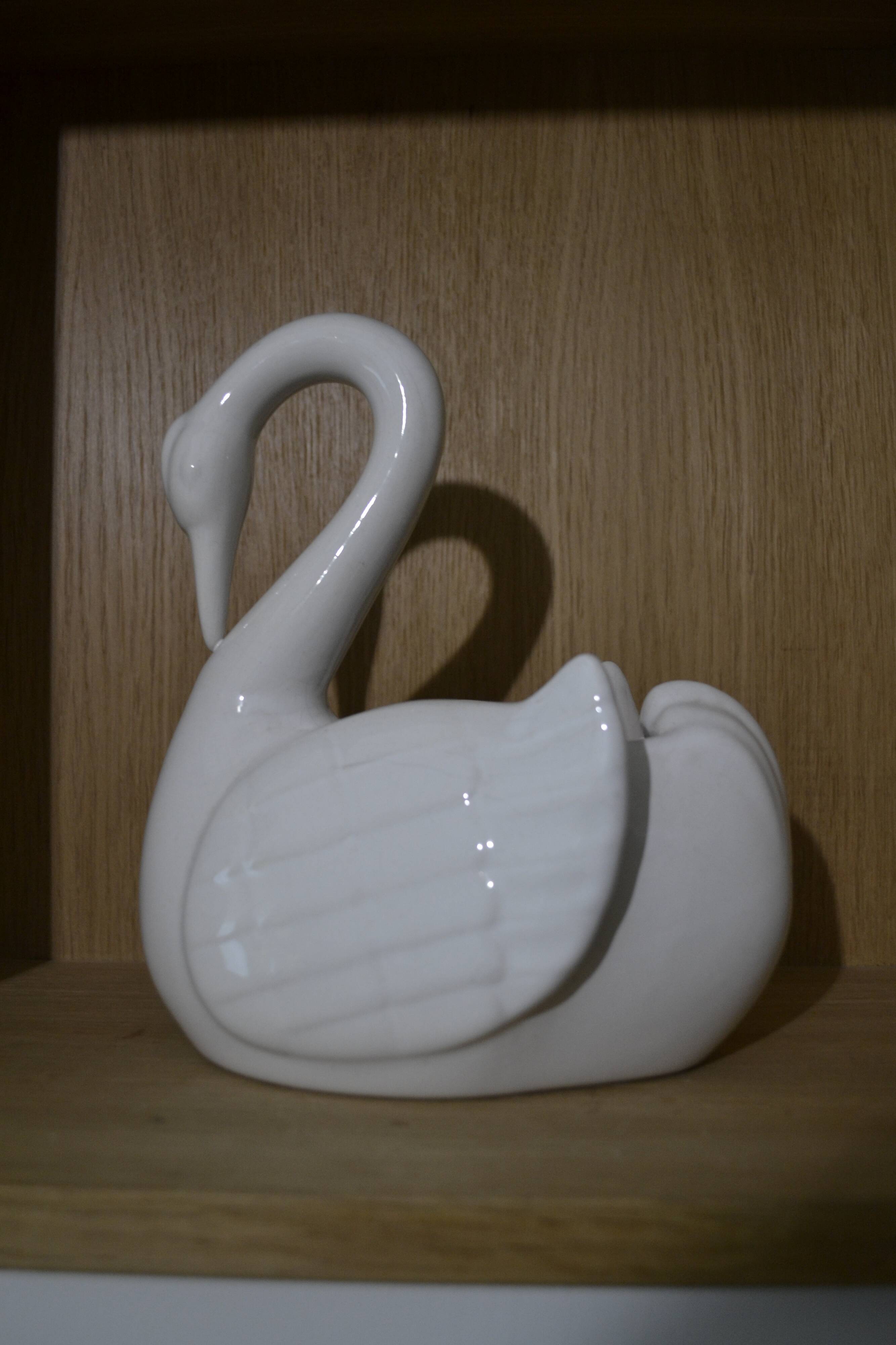 Swan flowerpot