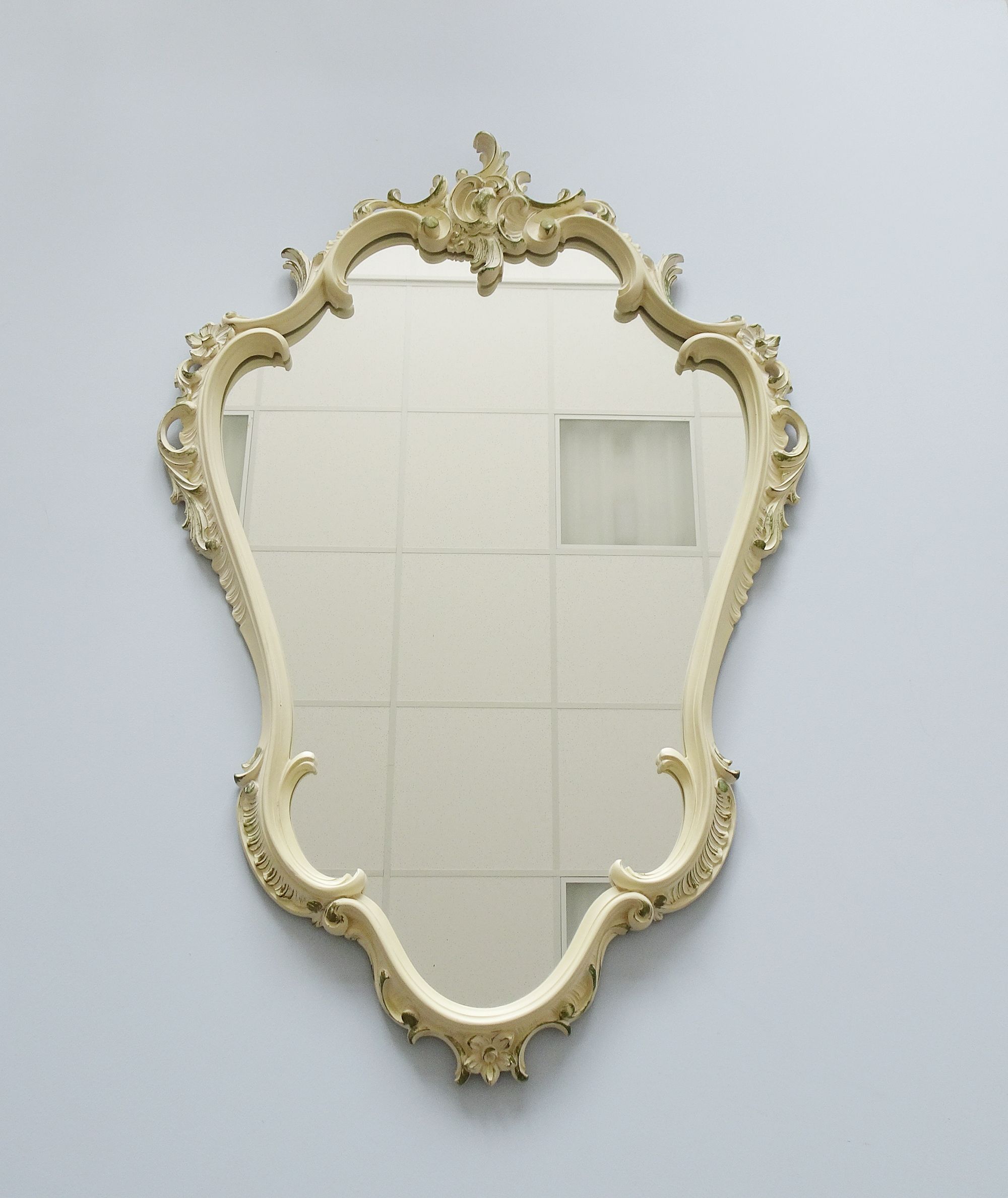 Florentine mirror in baroque style patinated in white and green