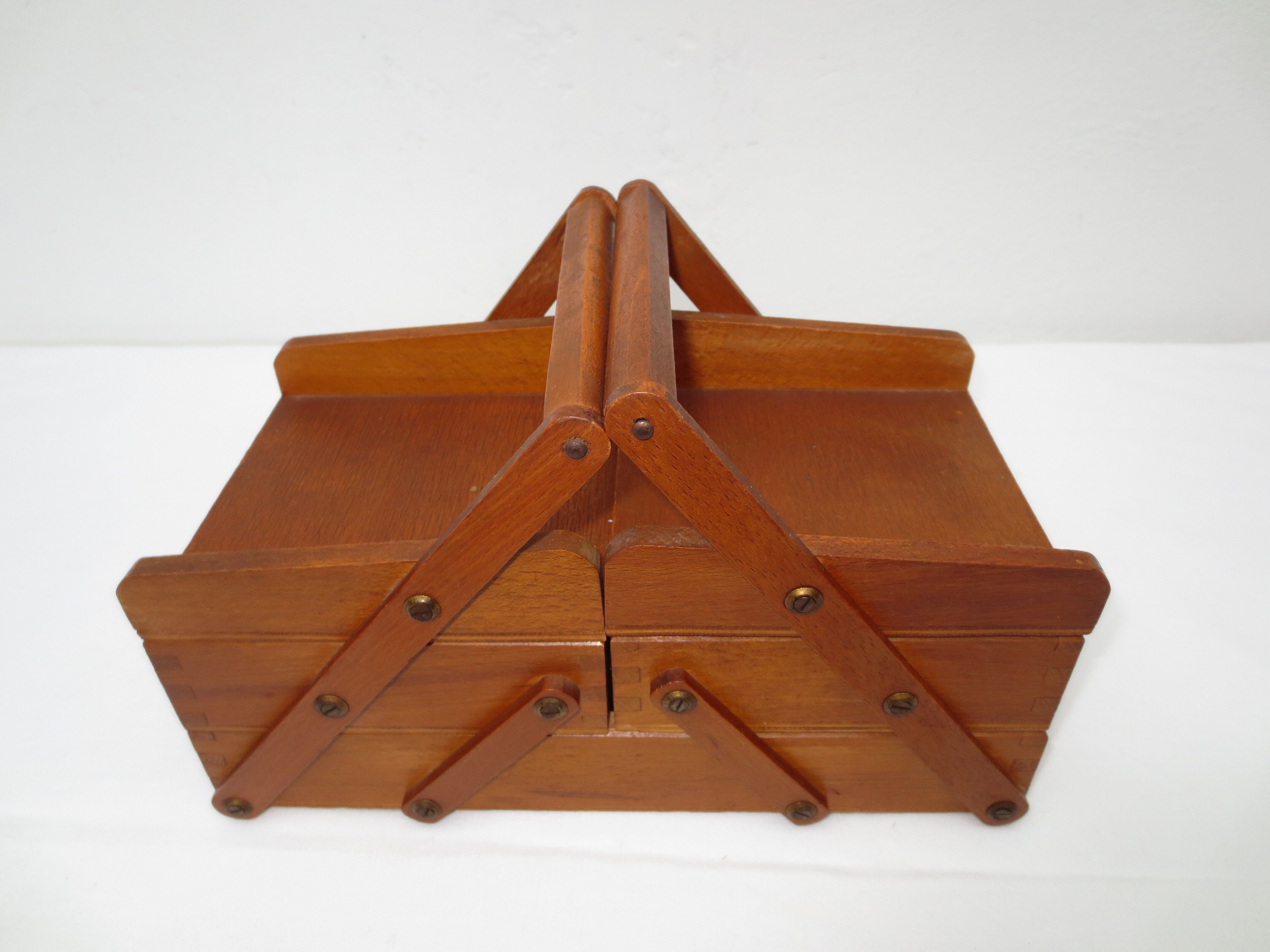 Wood sewing box for children