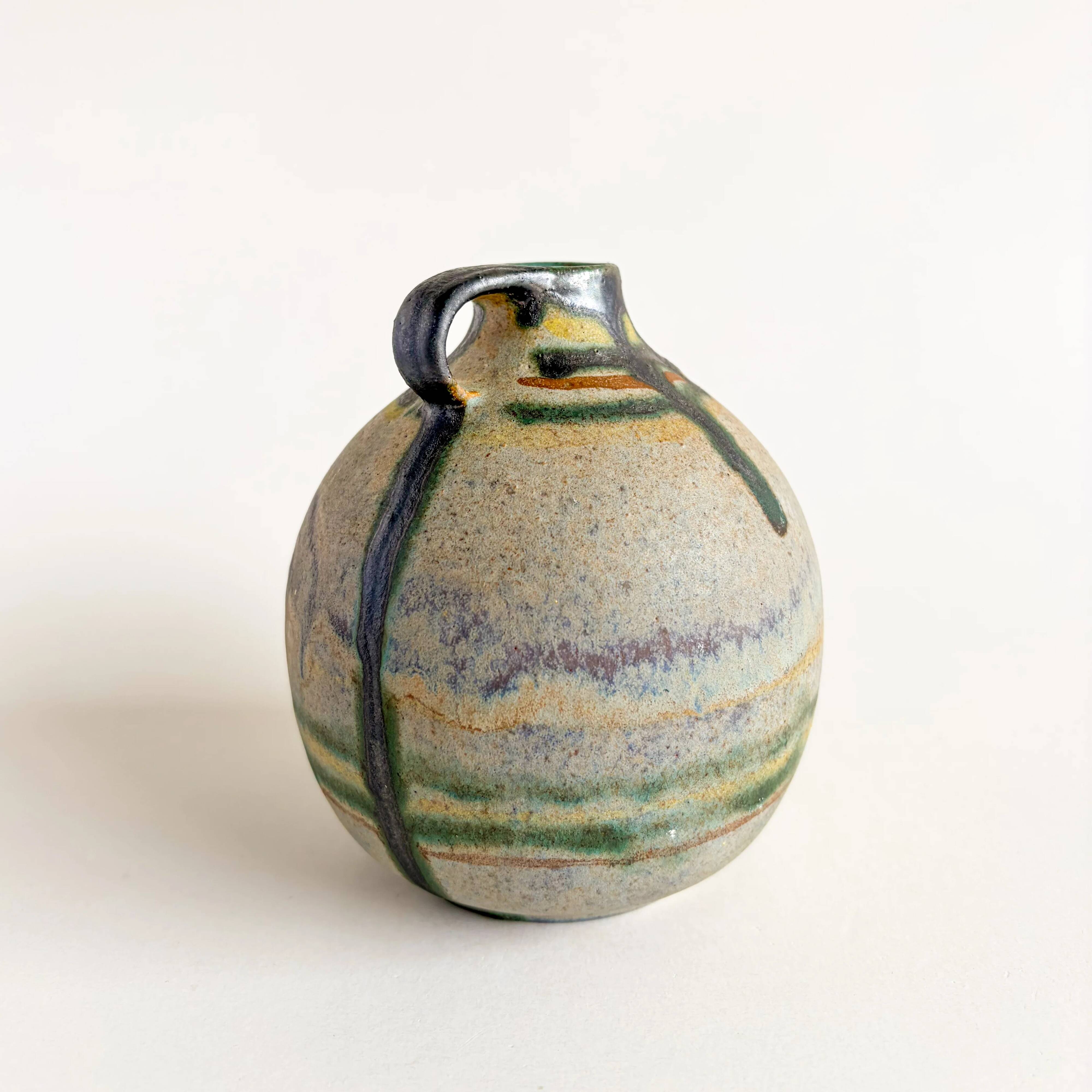 Small vase Liselotte Bisang