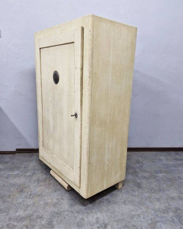 Armoire à pain avec récipients à épices en verre