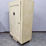 Bread cabinet with glass spice containers