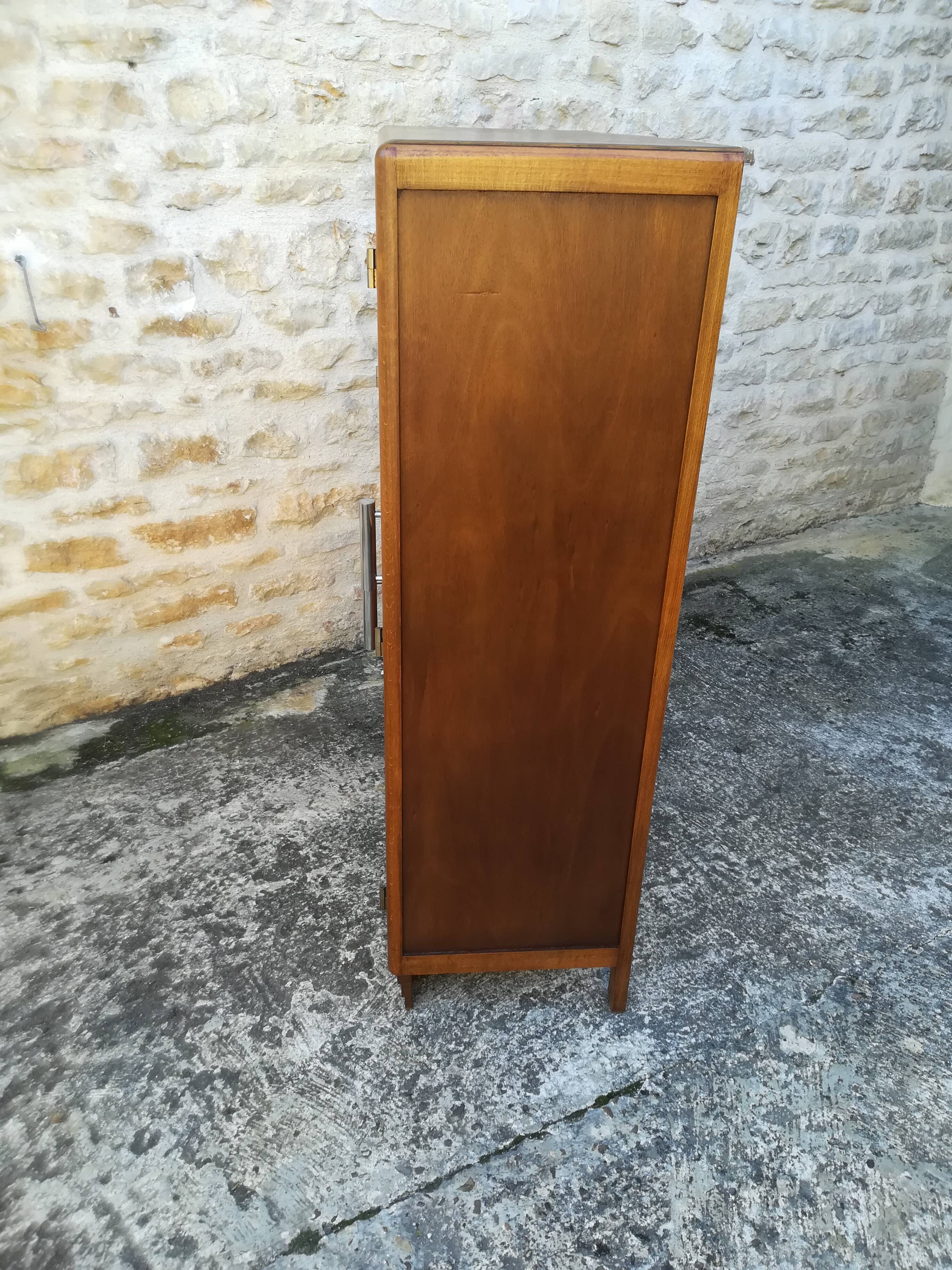 Buffet showcase of the 1940s