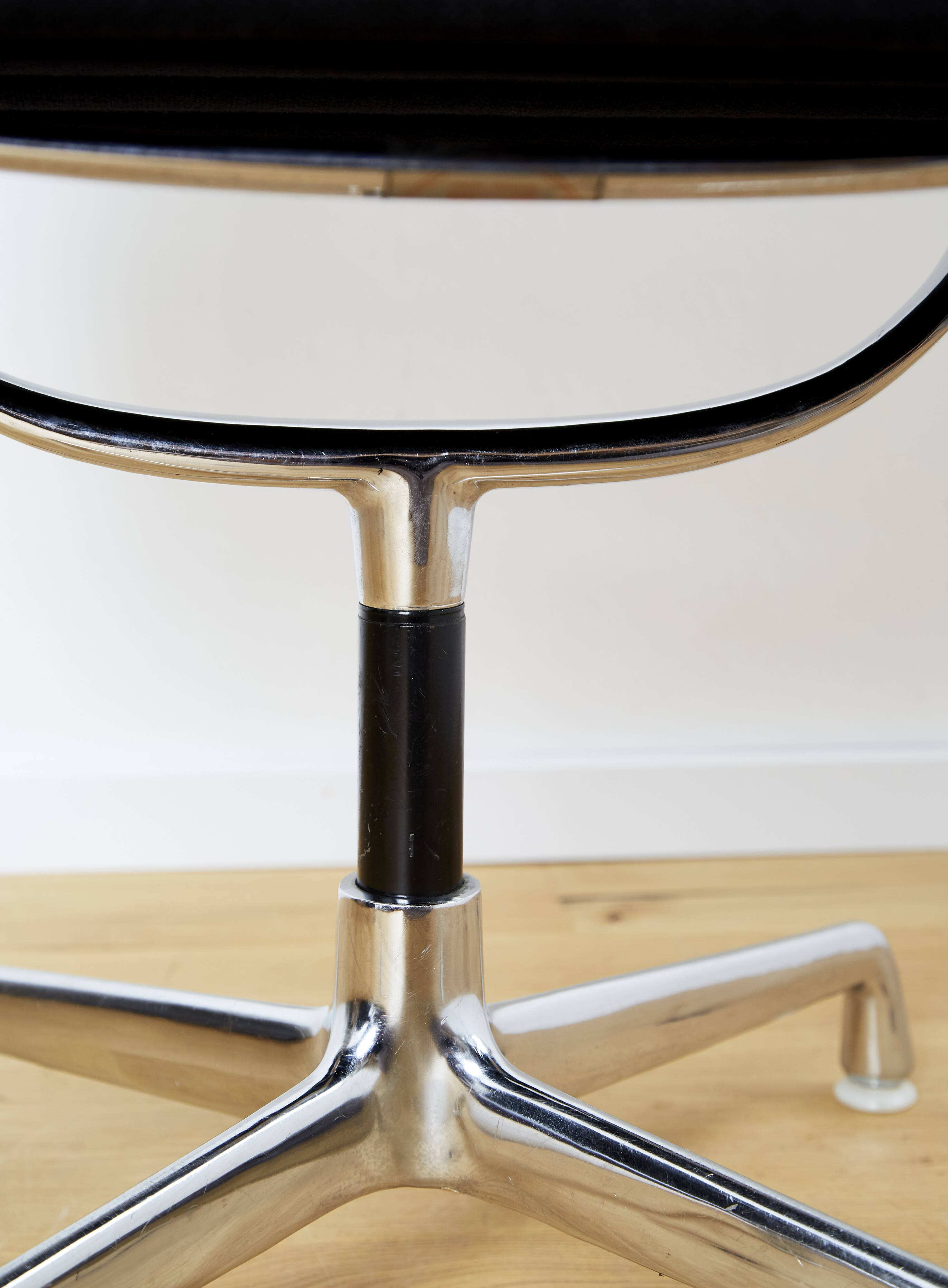 EA 108 Swivel Chair by Charles & Ray Eames for Herman Miller