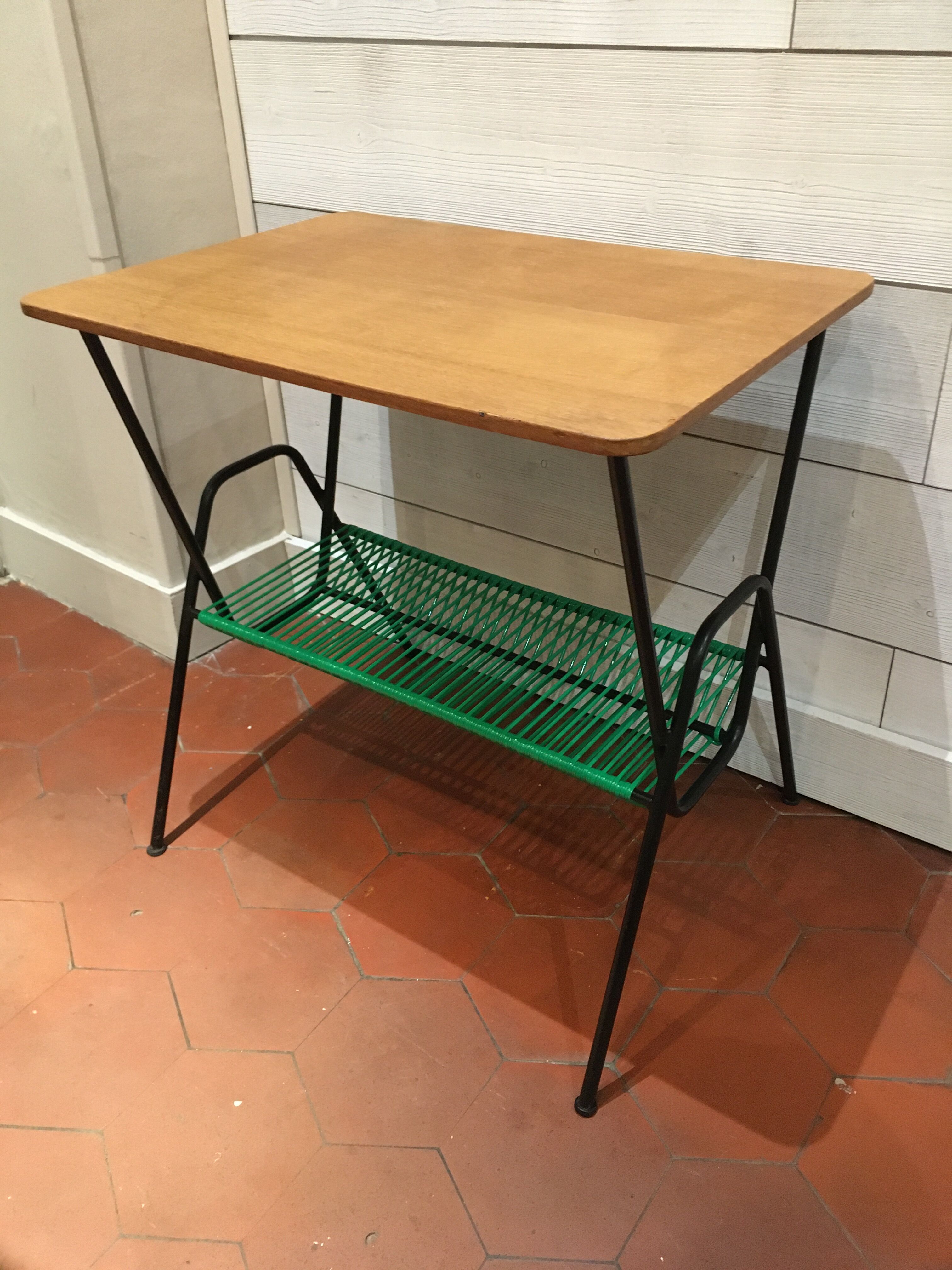 Scoubidou vinyl holder table