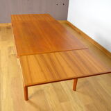 Table danoise en teck Henning Kjaernulf 1960