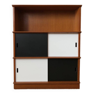 Shelf / display case