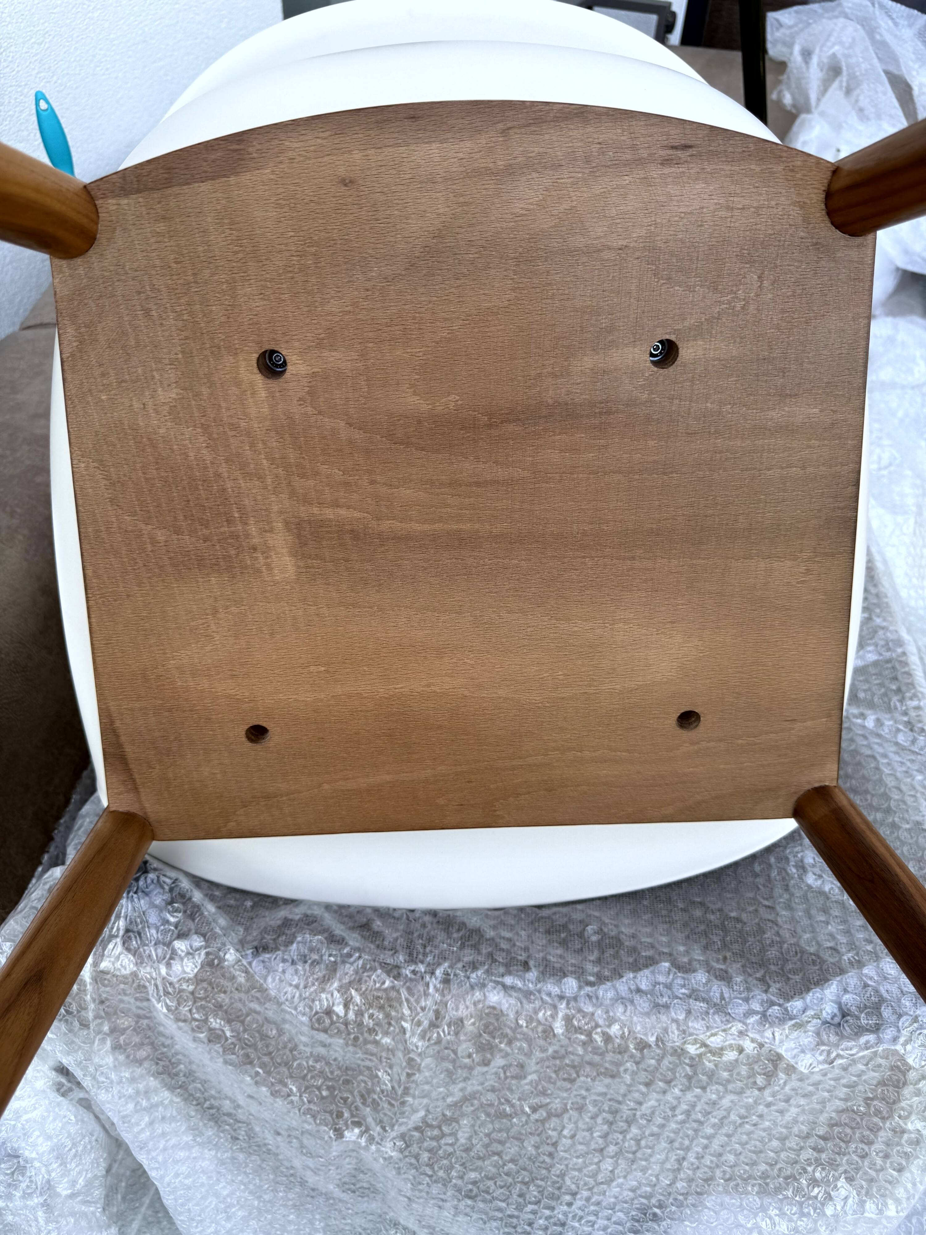 Scandinavian chair “Elefy style”, white shell & wooden legs – like new