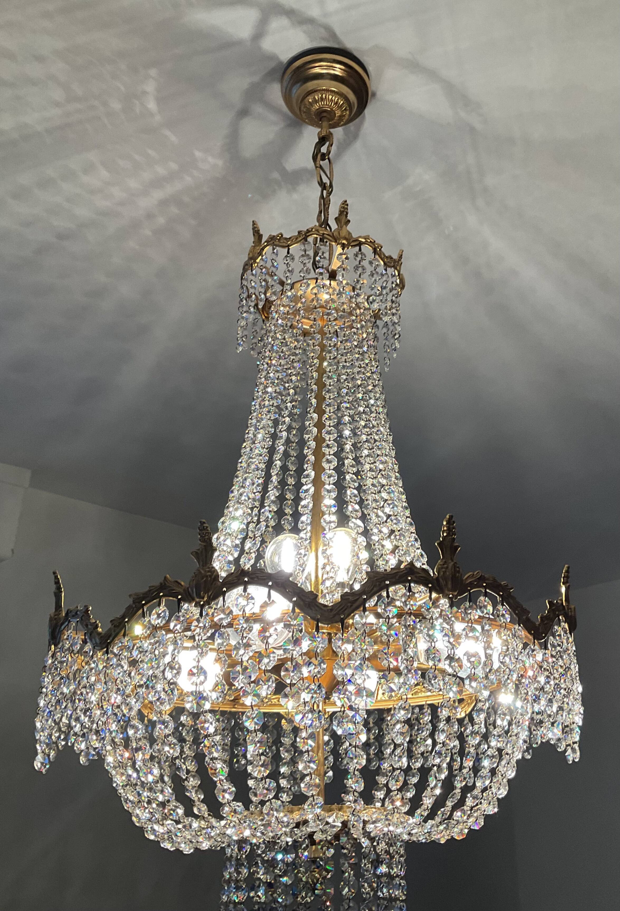 Balloon chandelier in bronze and crystal pendants
