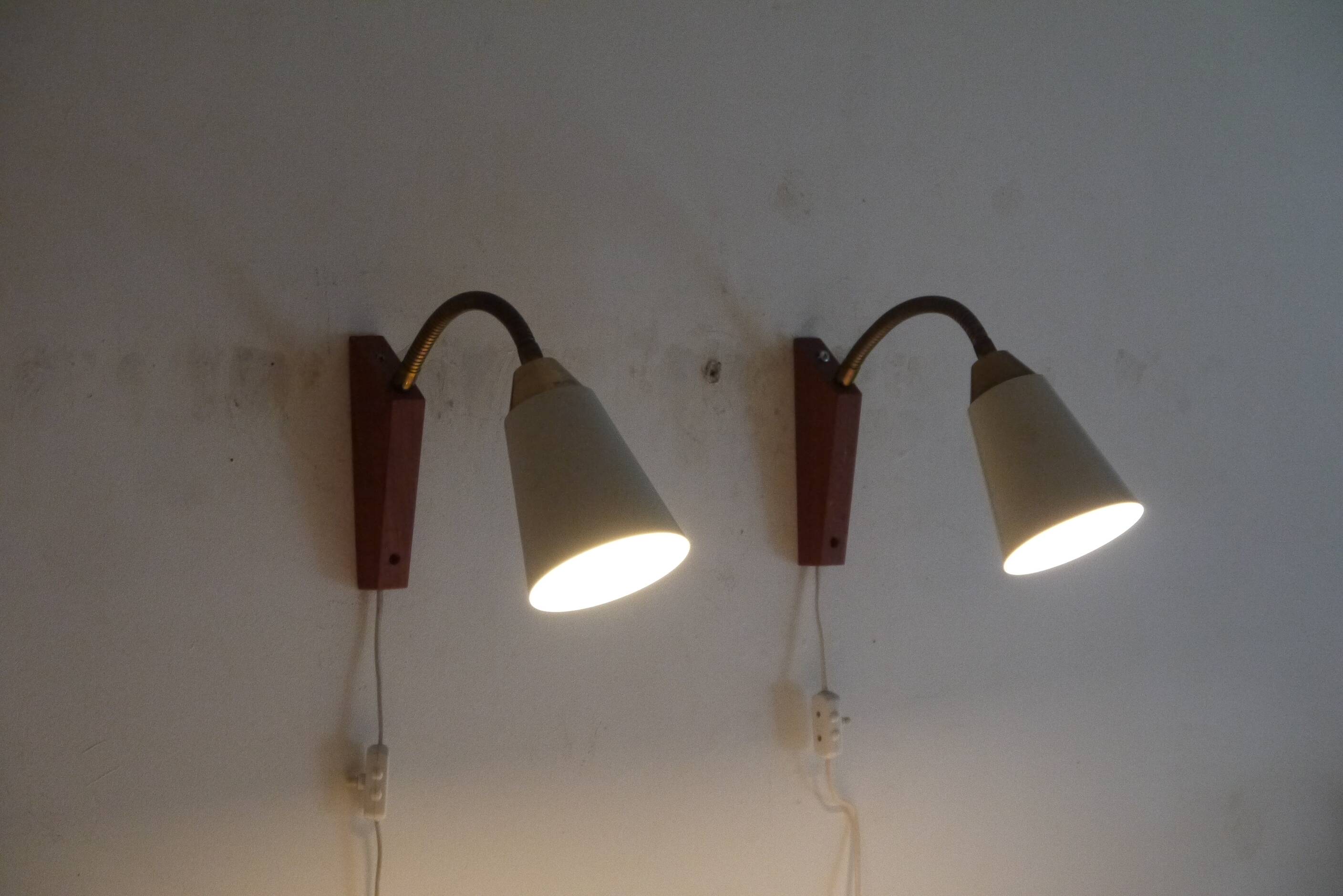 Paire d'applique scandinaves en teck 1960