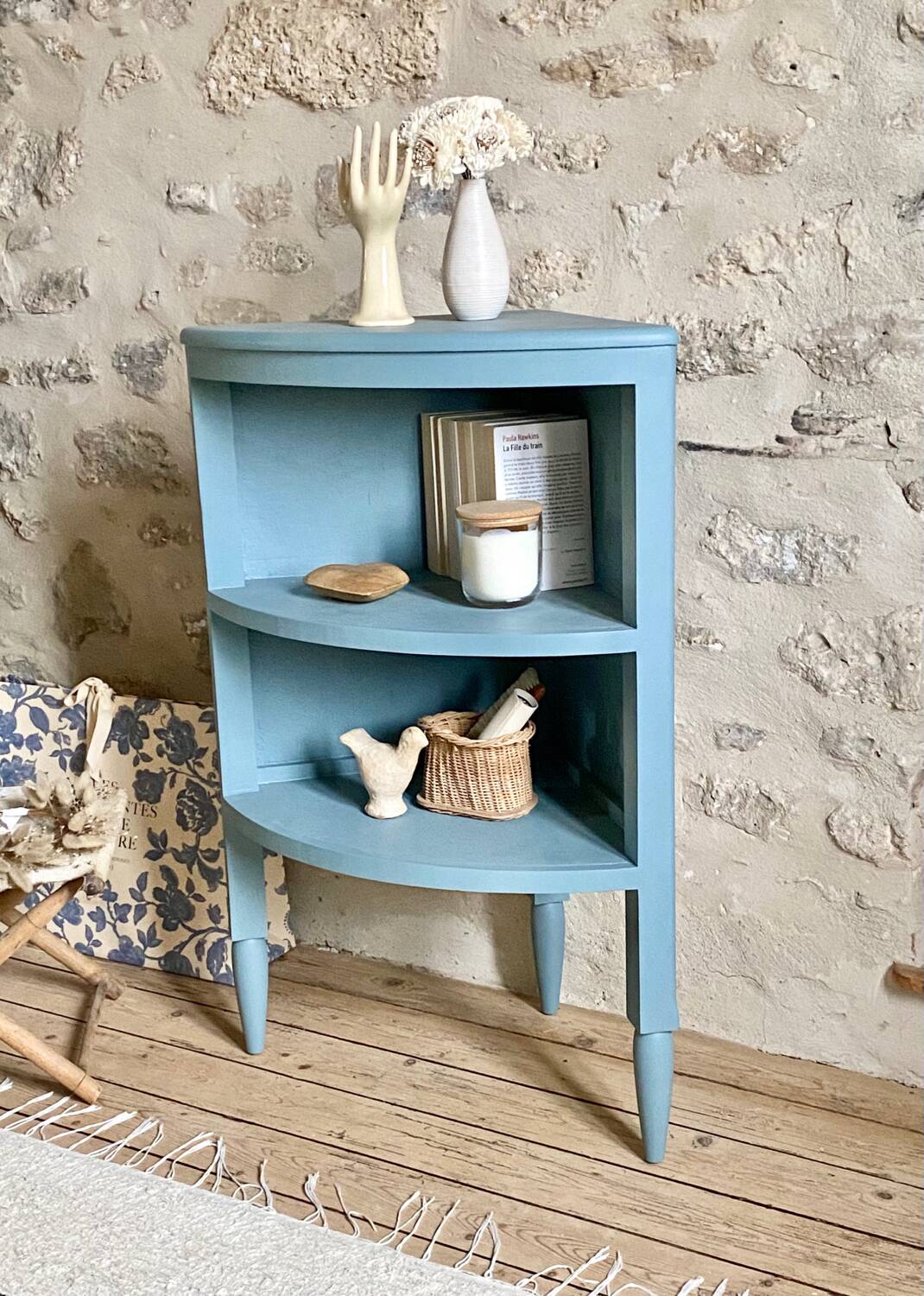 Corner cabinet