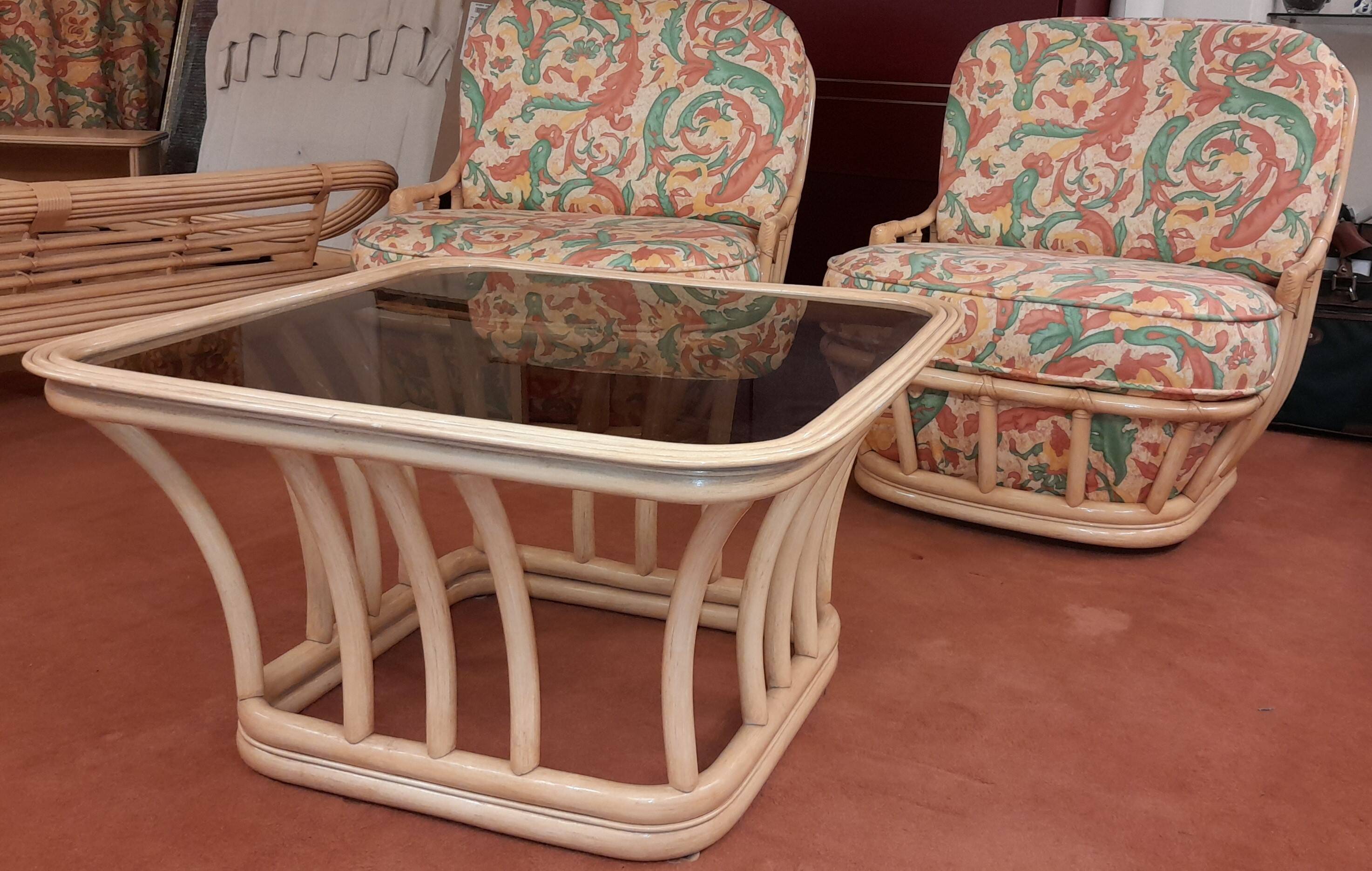 Lit Roche Bobois en rotin, fauteuils et table basse