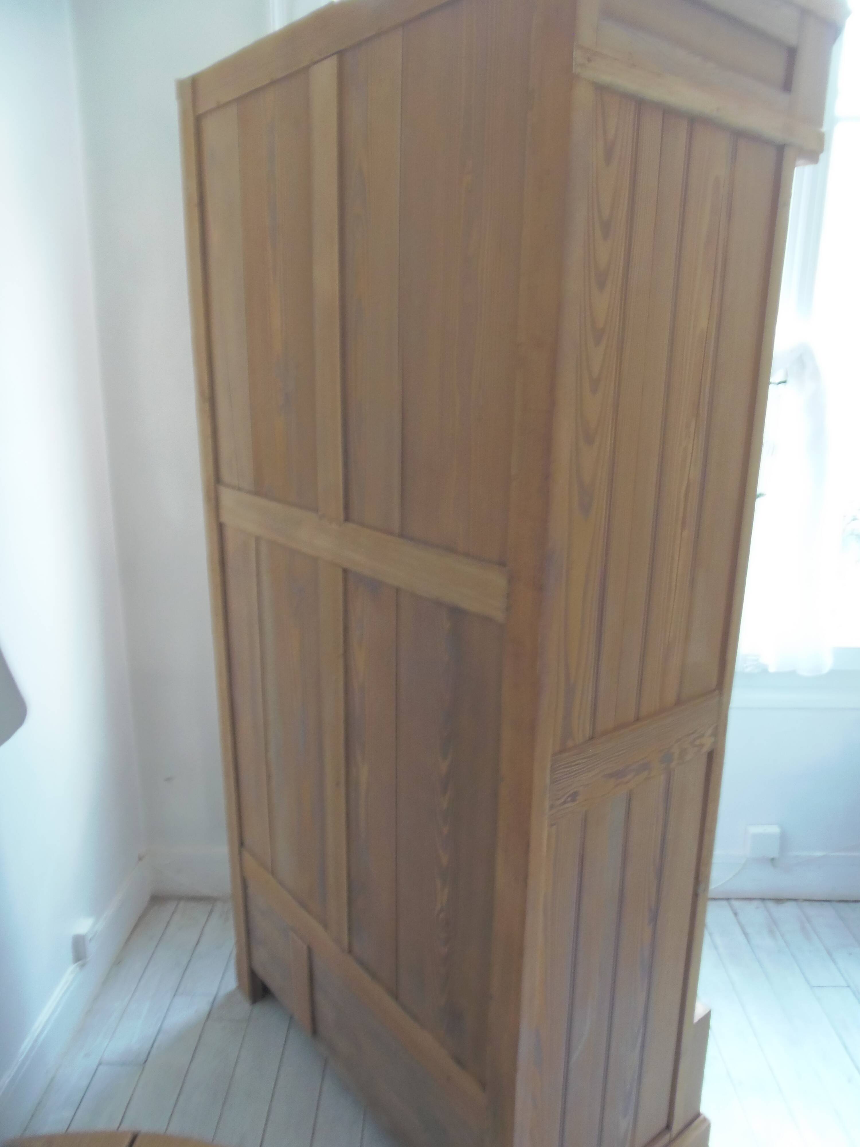Lingerie, wardrobe, dresser from 1905 in pitch pine with a waxed finish.