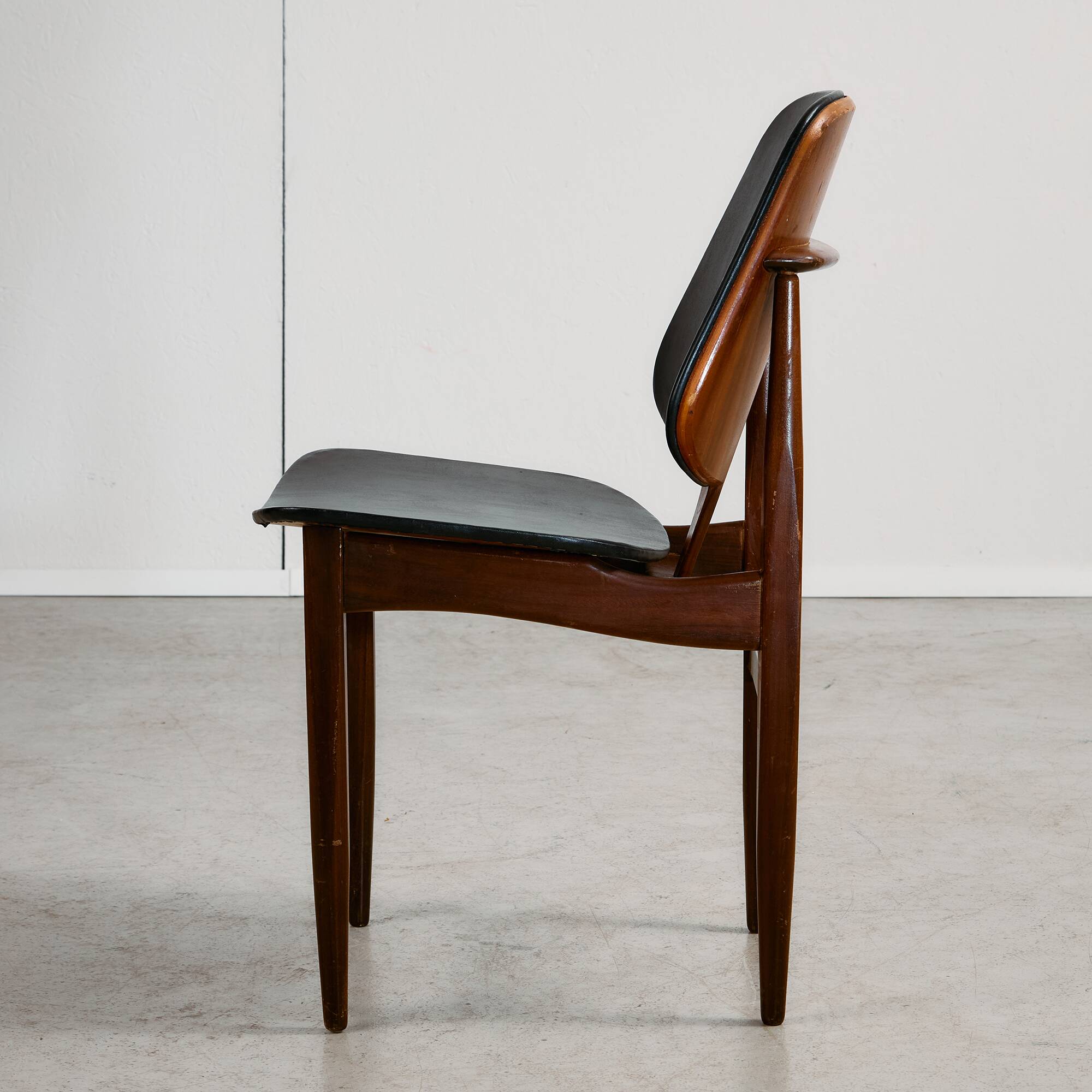 Midcentury Modern Chair by Elliots of Newbury in Black Leather and Teak, 1960s