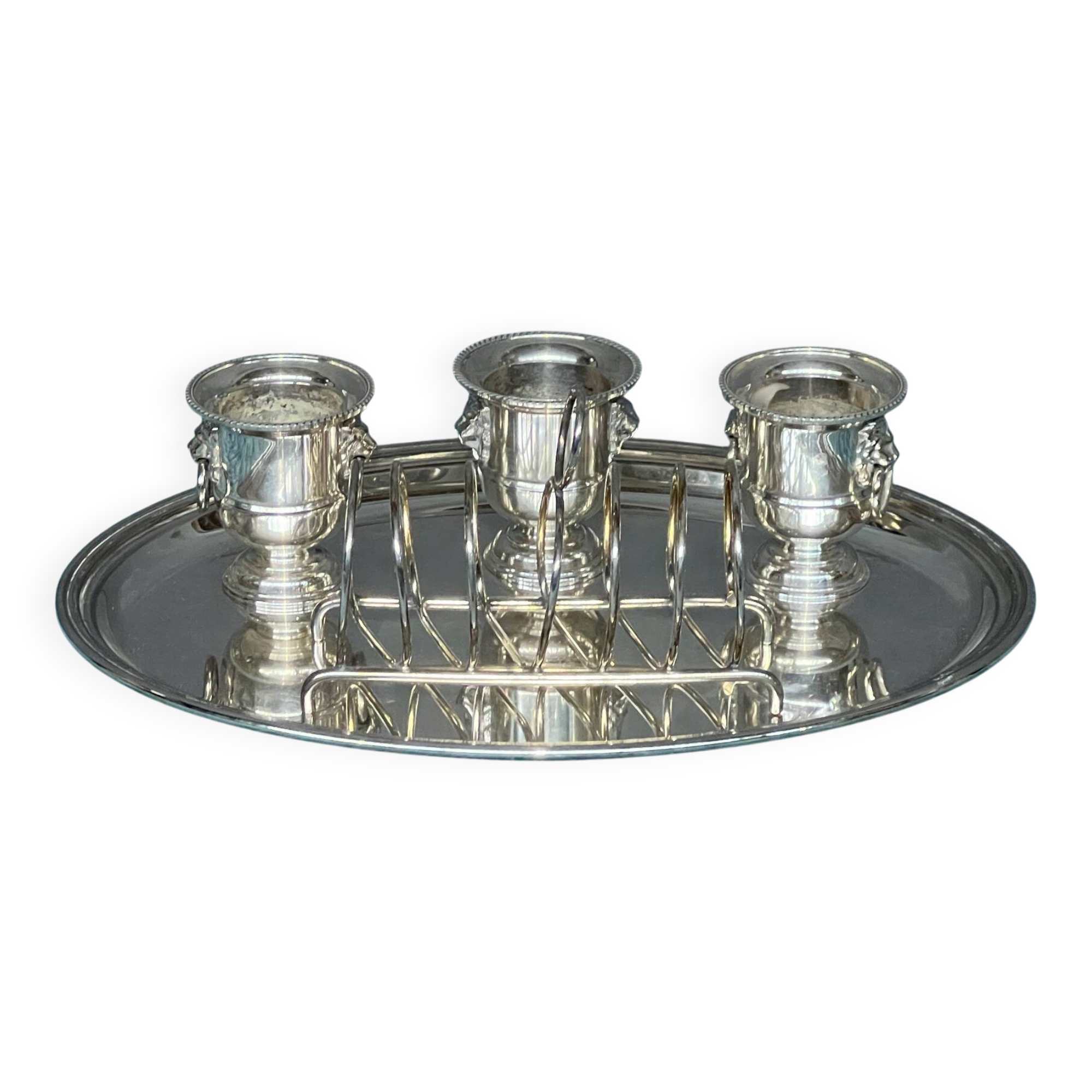 Ensemble de couverts en métal argenté Christofle.